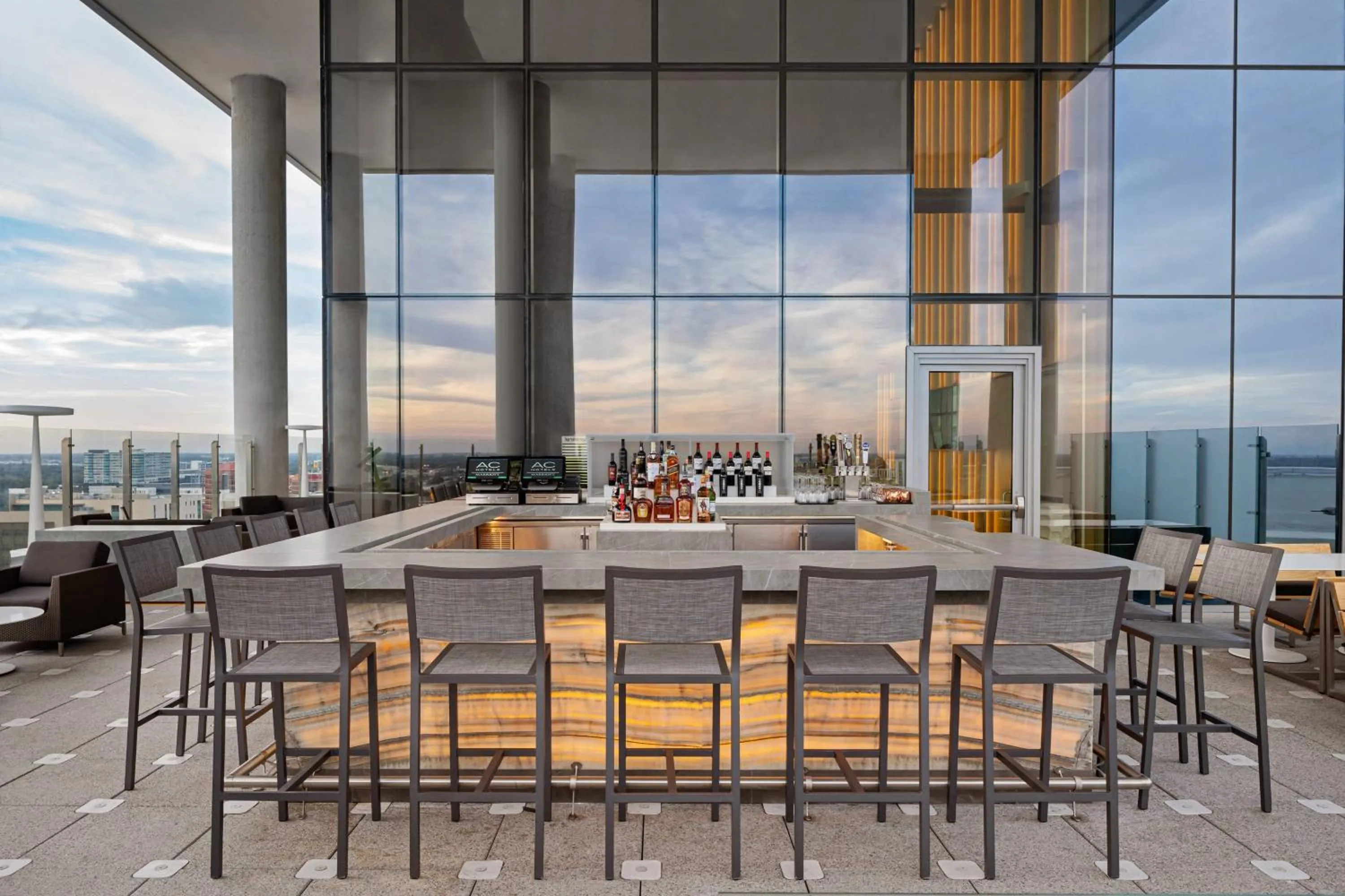 Lounge or bar in AC Hotel by Marriott Orlando Downtown