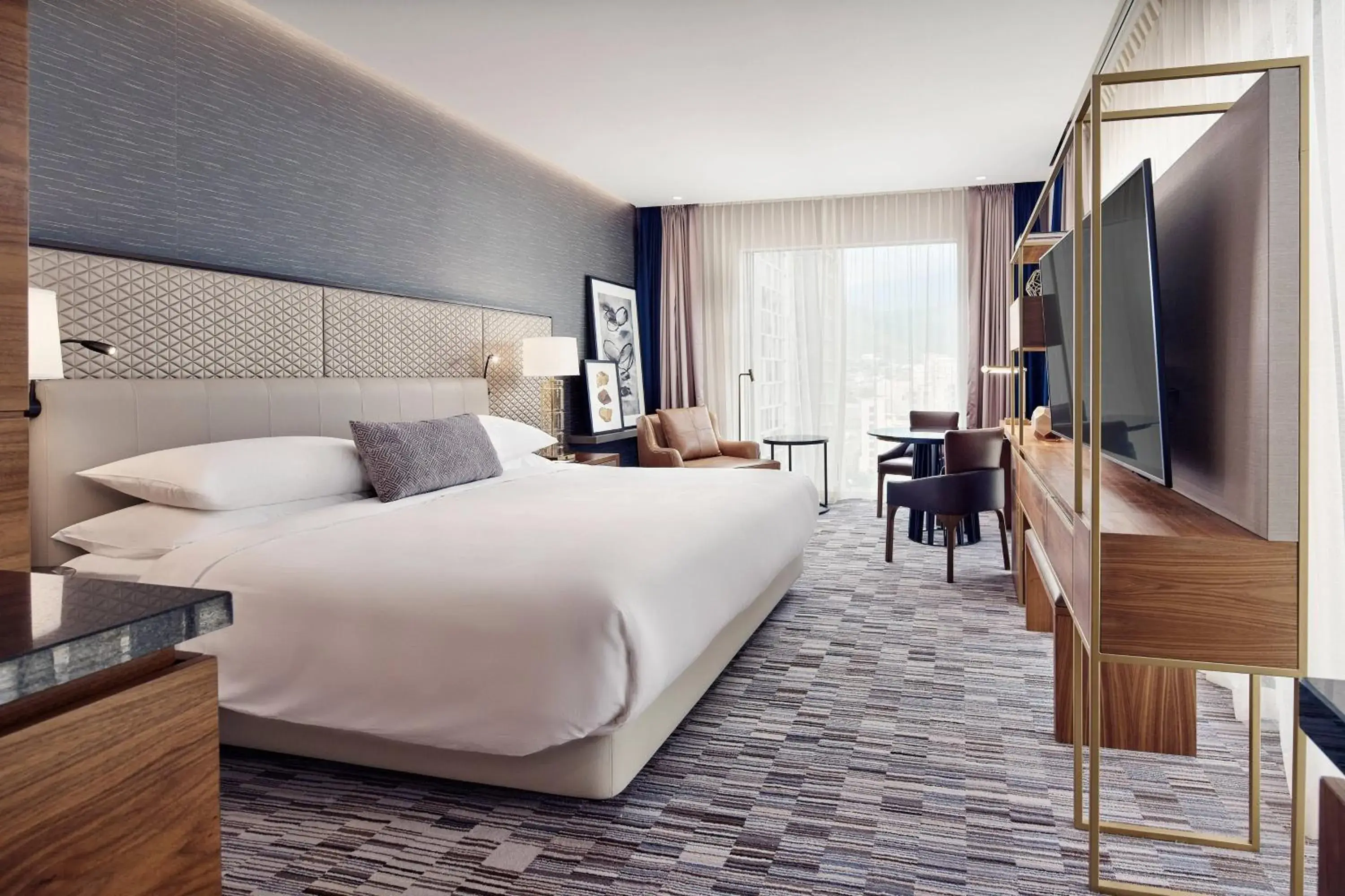 Deluxe Guest room with 1 King in JW Marriott Hotel Monterrey Valle Deluxe Guest room with 1 King in JW Marriott Hotel Monterrey Valle