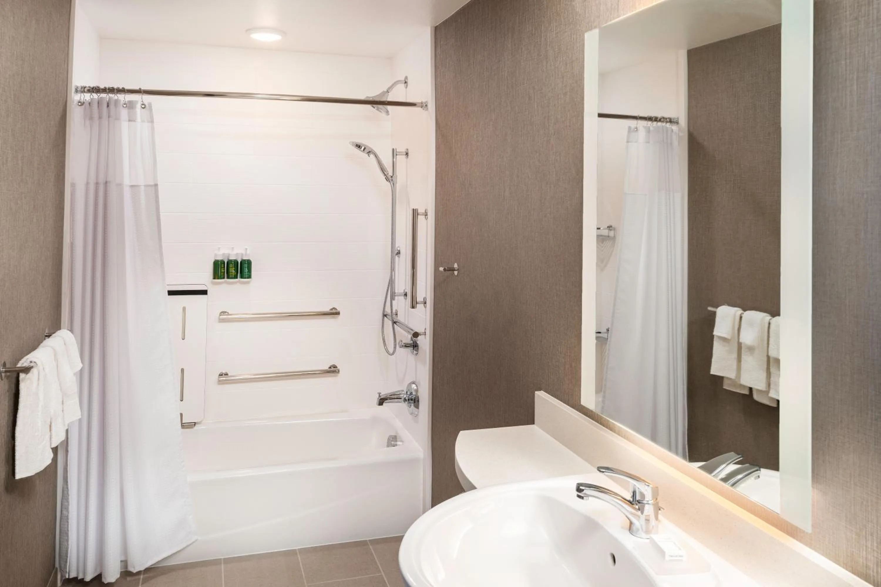 Bathroom in SpringHill Suites by Marriott Irvine Lake Forest