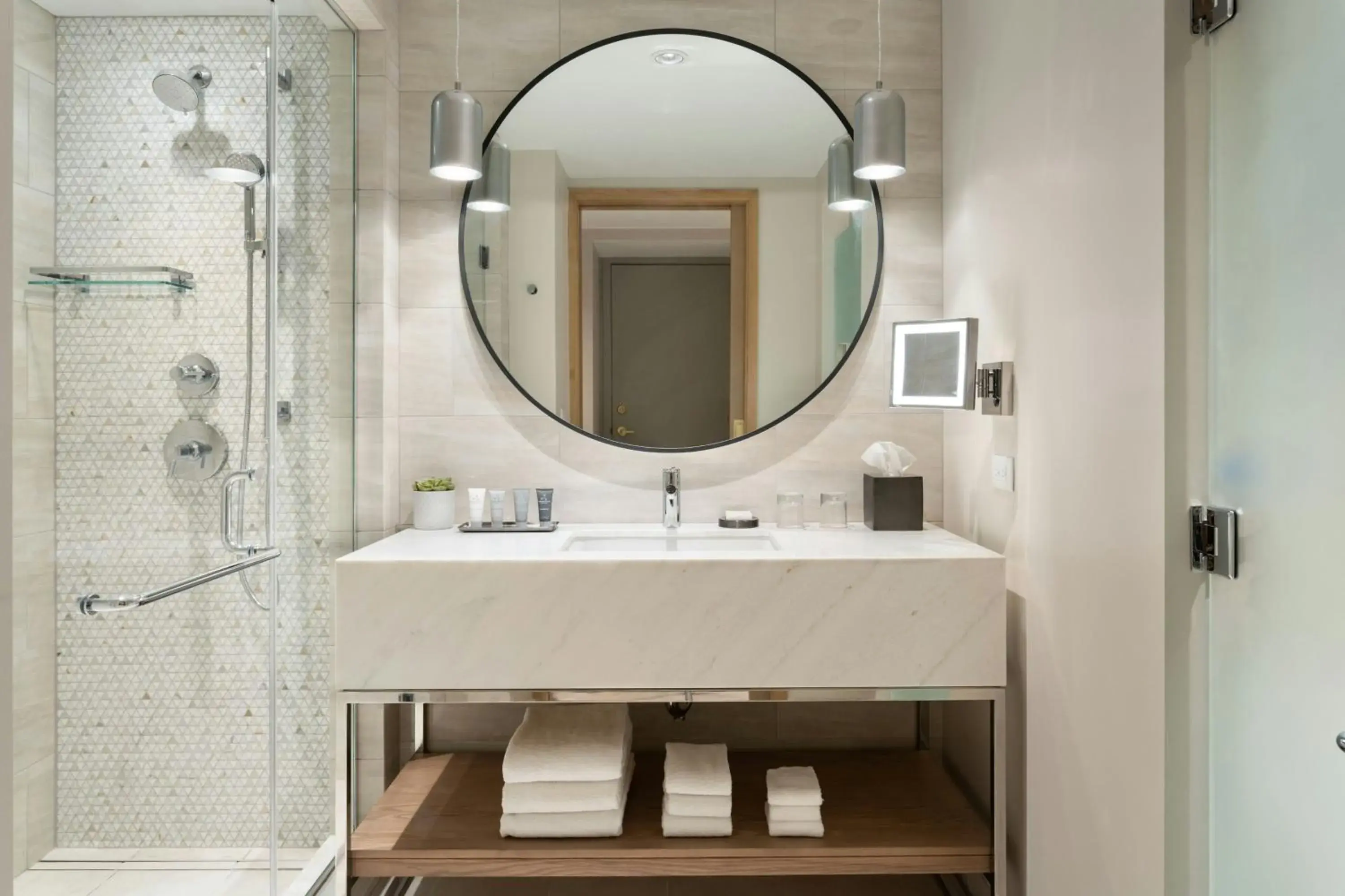 Deluxe Guest room with 1 King in JW Marriott Tampa Water Street Deluxe Guest room with 1 King in JW Marriott Tampa Water Street