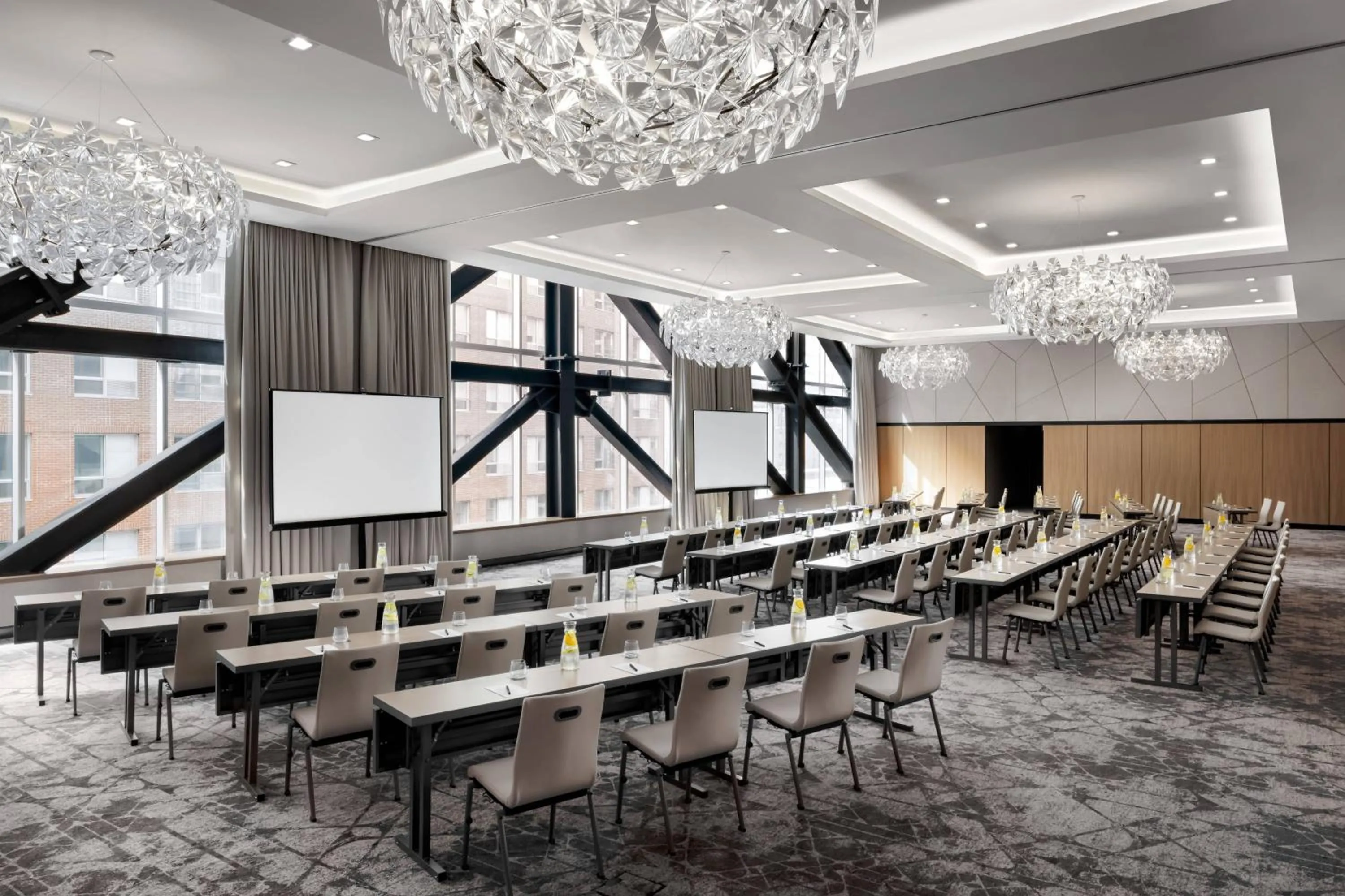 Meeting/conference room in Humaniti Hotel Montreal, Autograph Collection