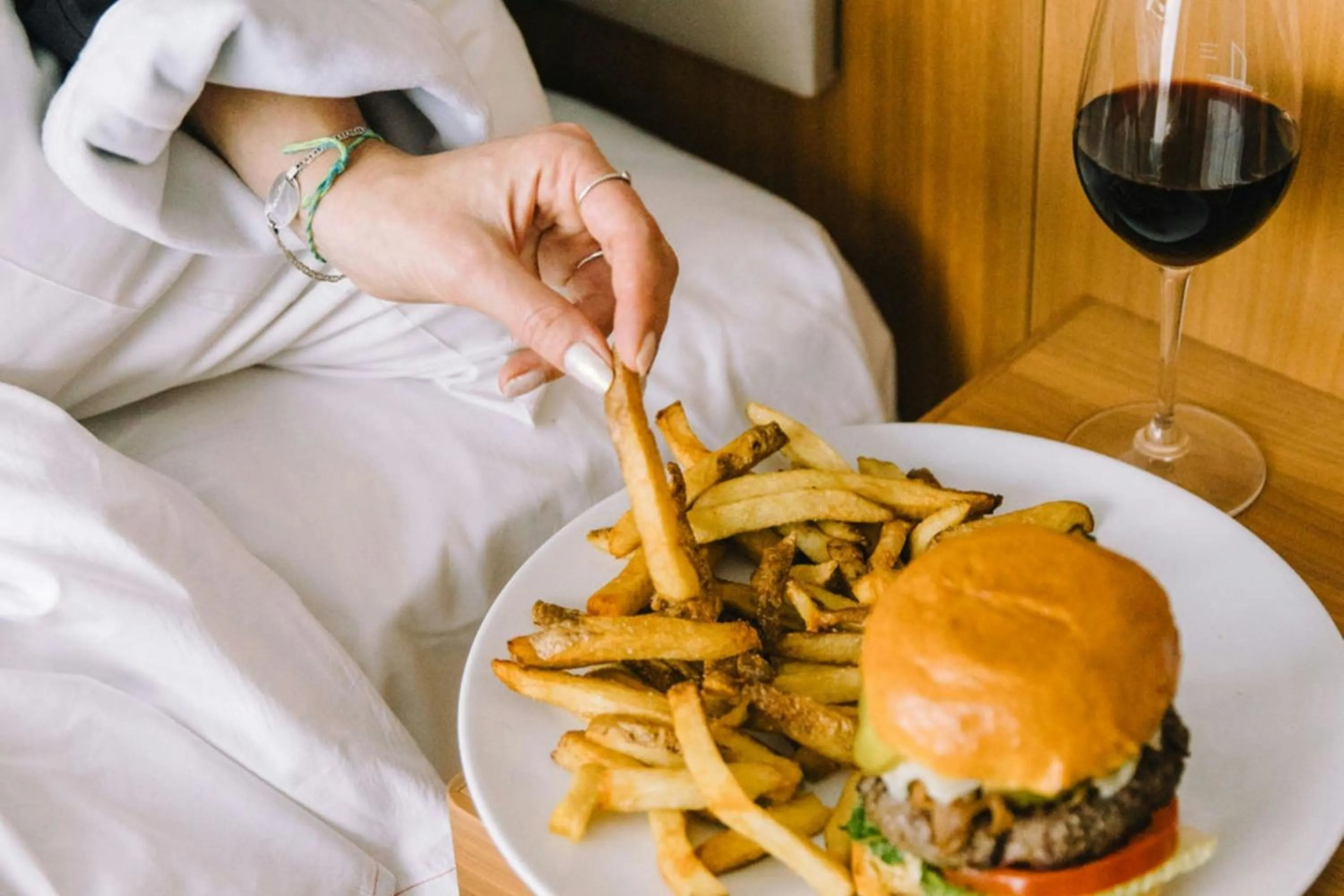 Restaurant/places to eat in Humaniti Hotel Montreal, Autograph Collection