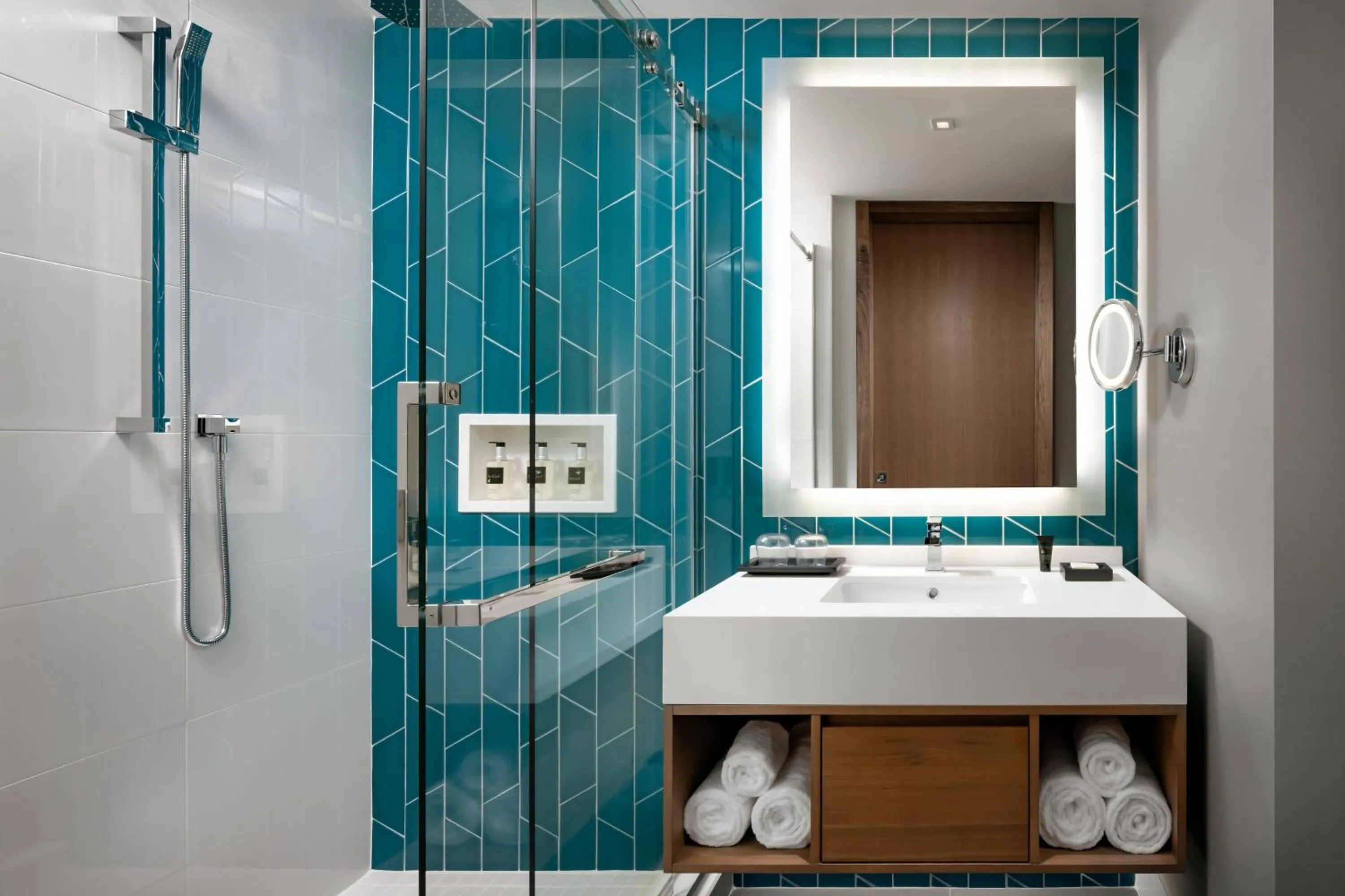 Bathroom in Humaniti Hotel Montreal, Autograph Collection