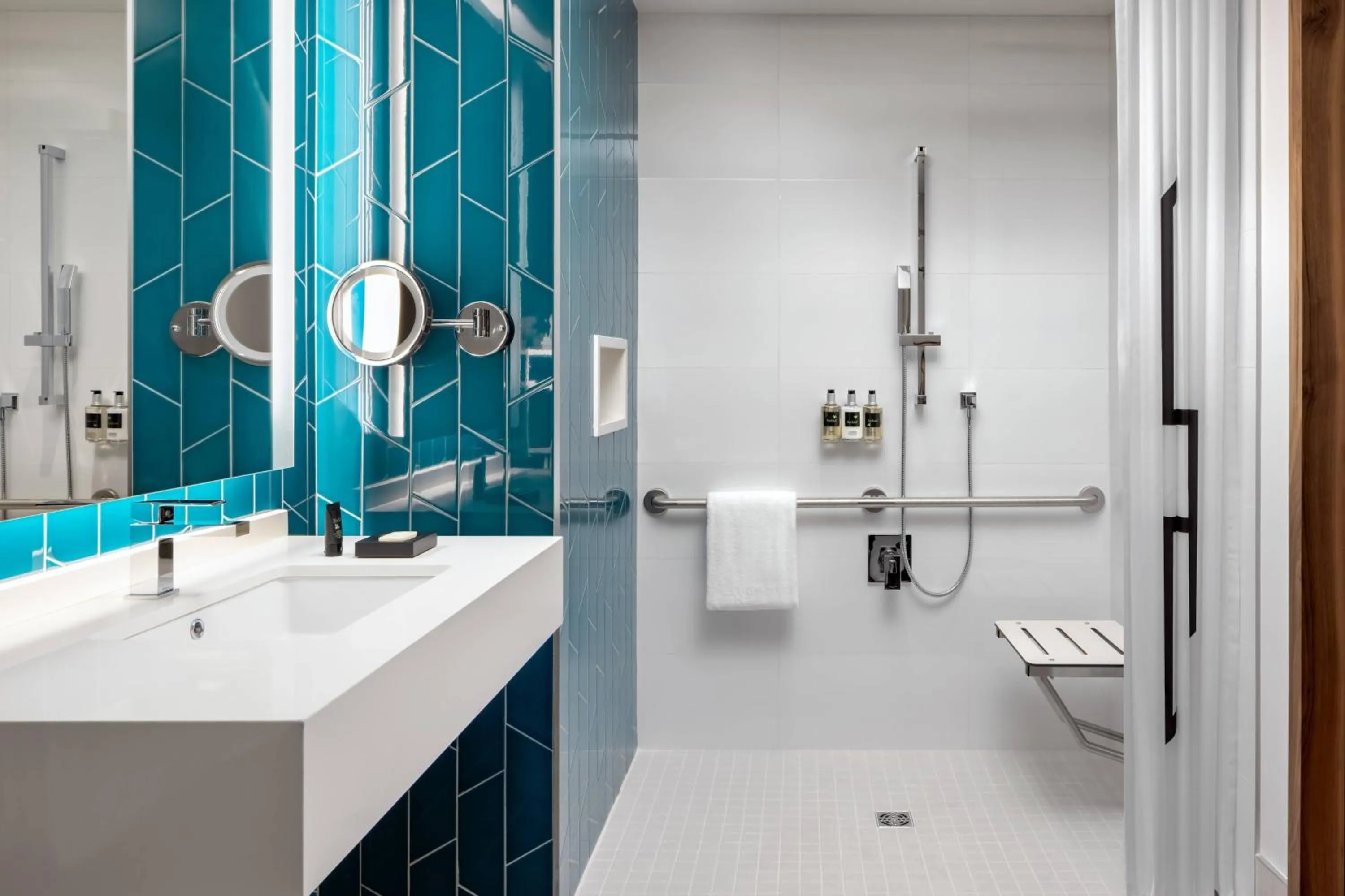 Bathroom in Humaniti Hotel Montreal, Autograph Collection