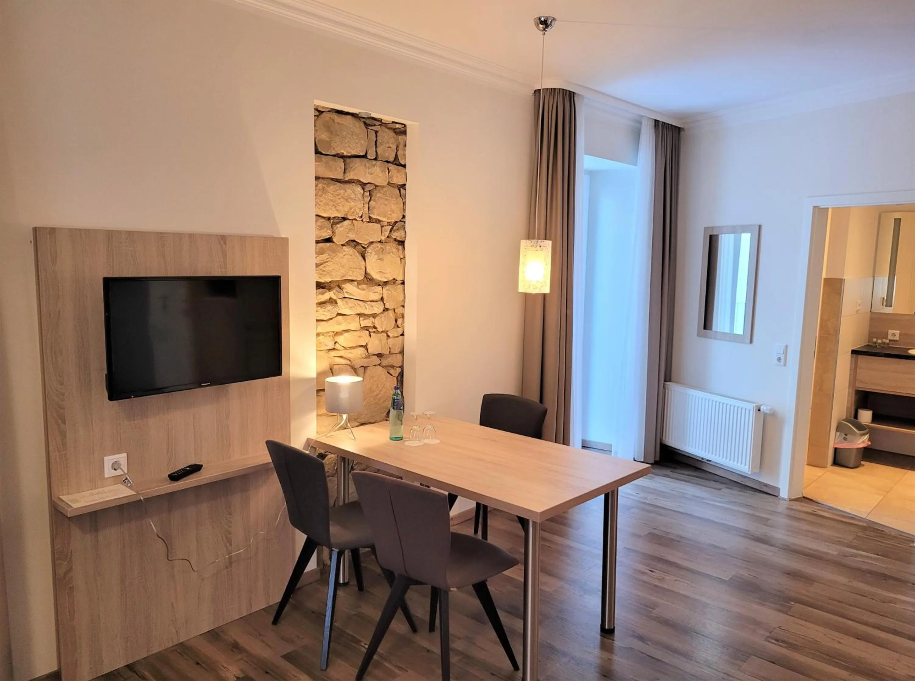 TV and multimedia in Hotel Rössle