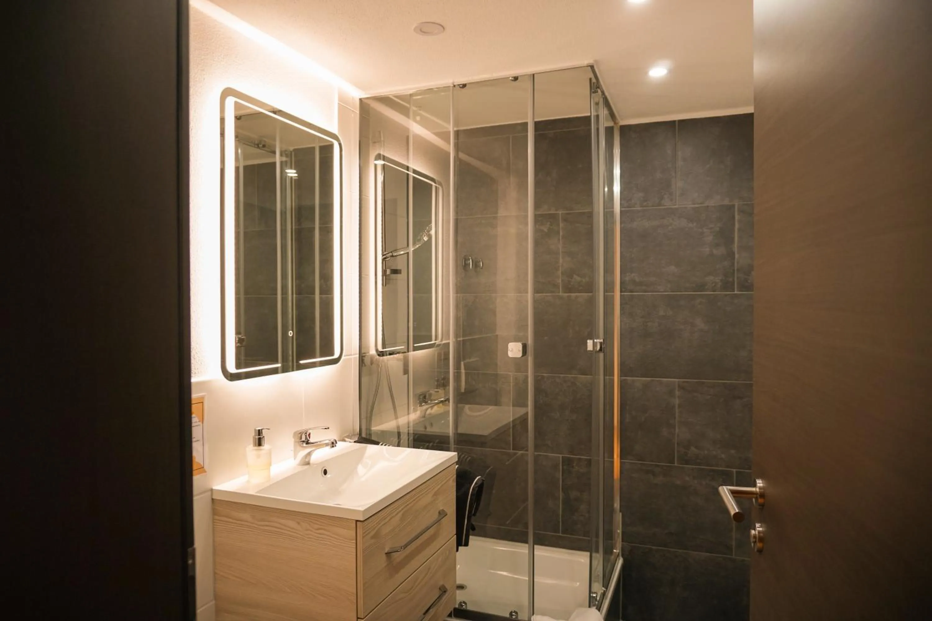 Shower in Hotel verWeiler