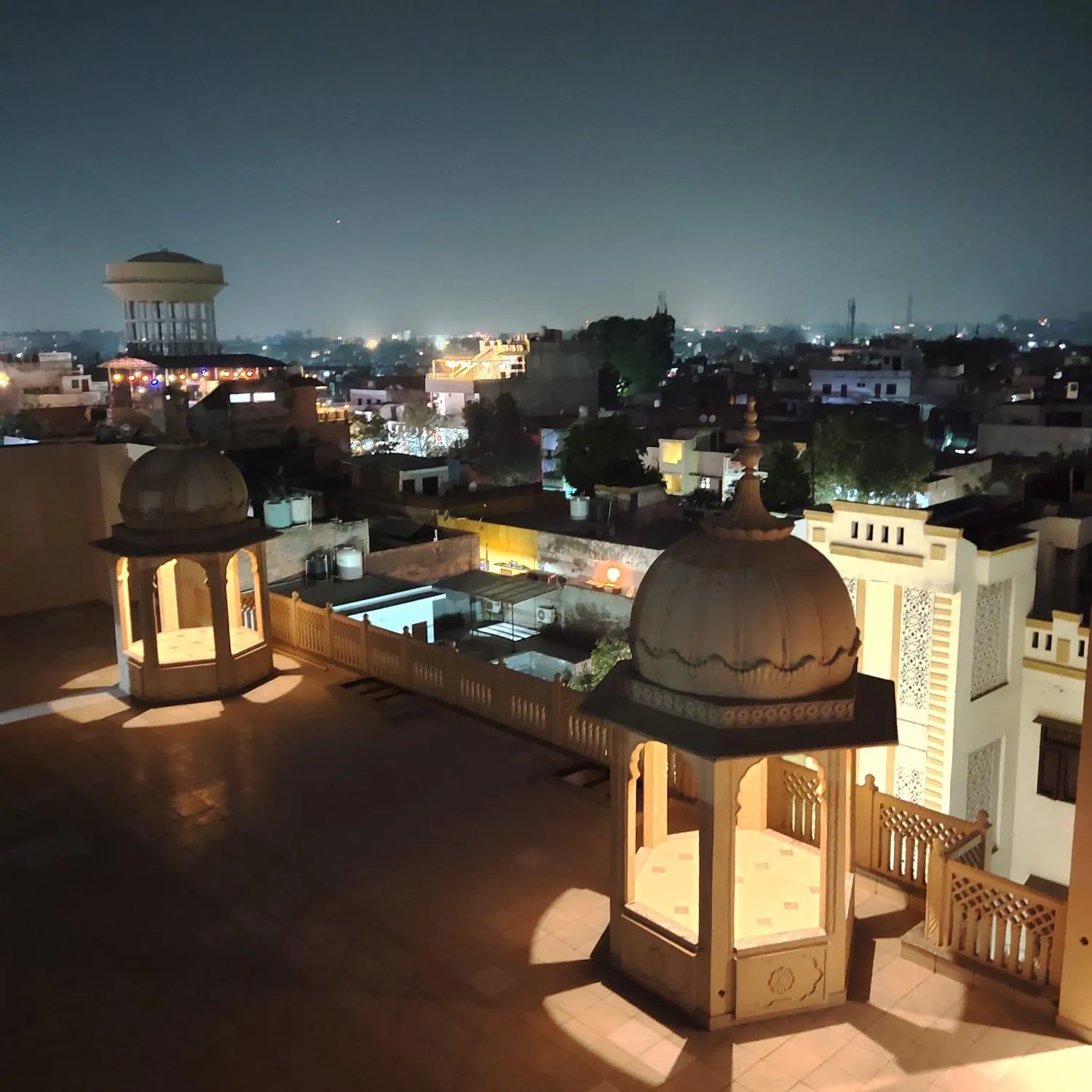 Night in The Taj Vista Agra -walking distance to Taj Mahal