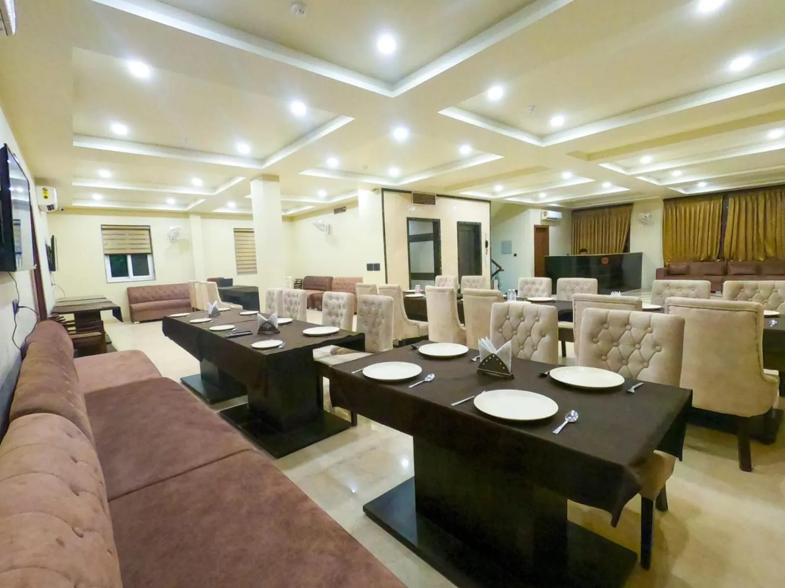 Restaurant/places to eat in The Taj Vista Agra -walking distance to Taj Mahal