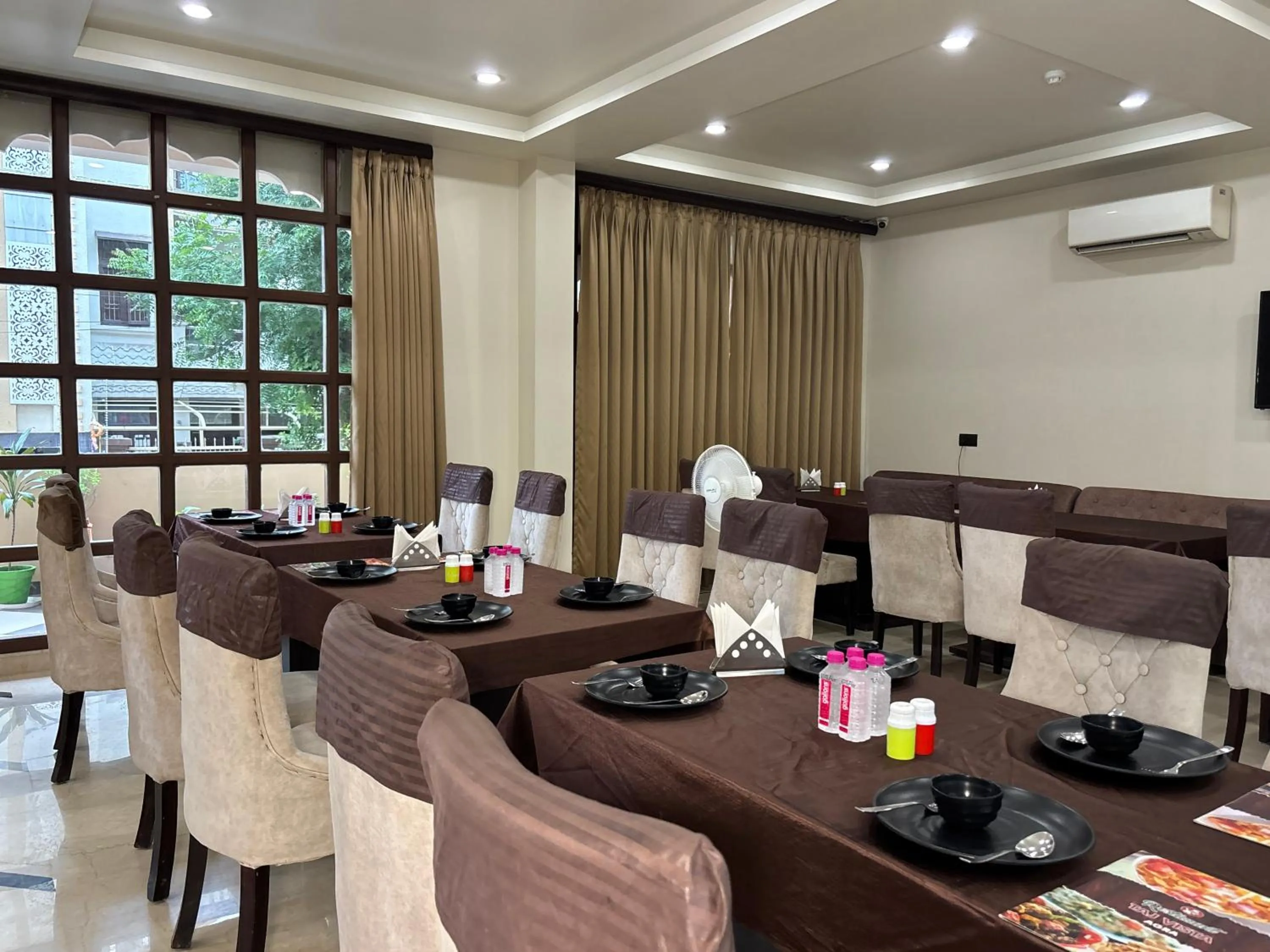 Restaurant/places to eat in The Taj Vista Agra -walking distance to Taj Mahal