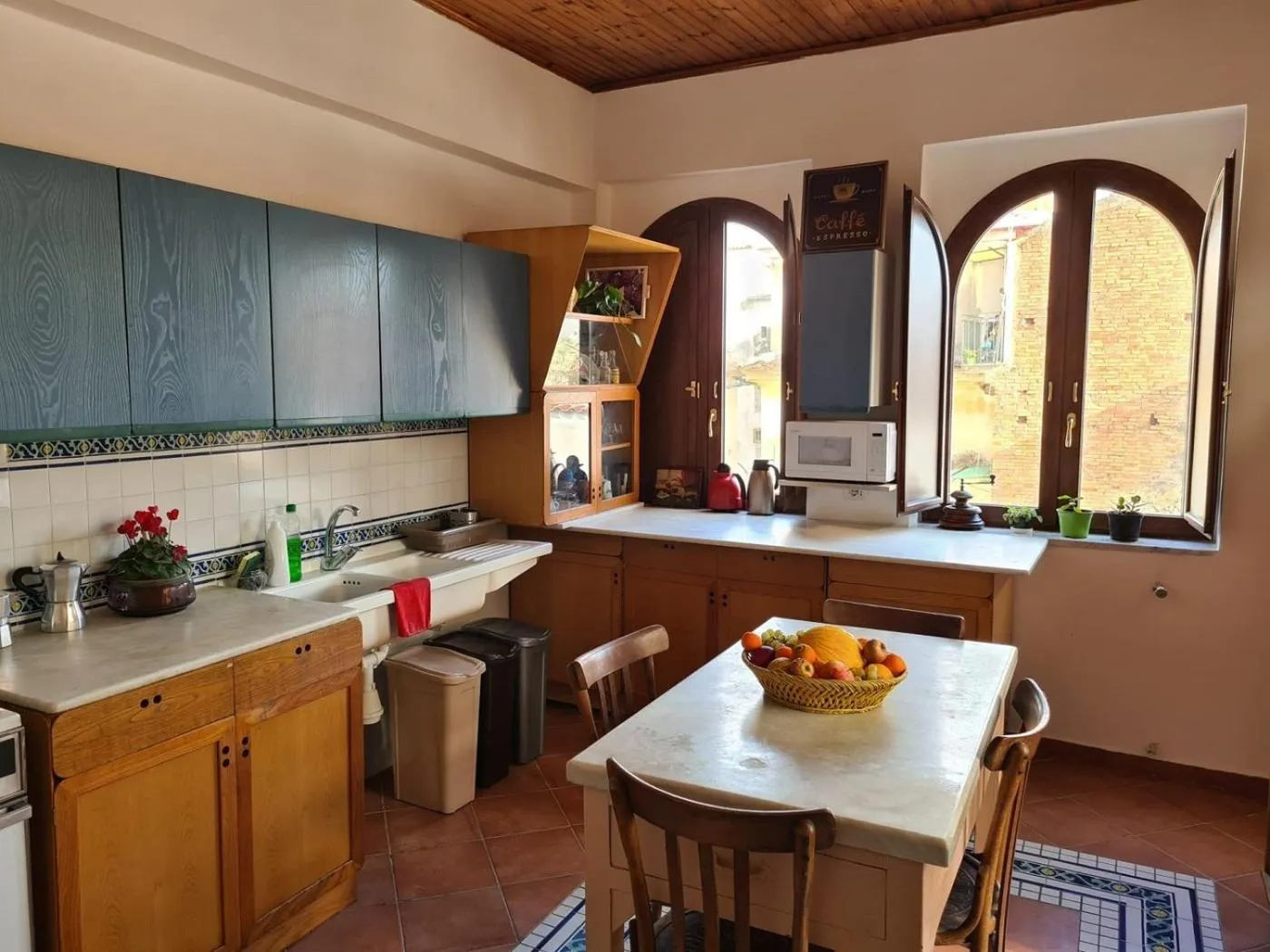 Kitchen or kitchenette in Salerno Experience Hostel