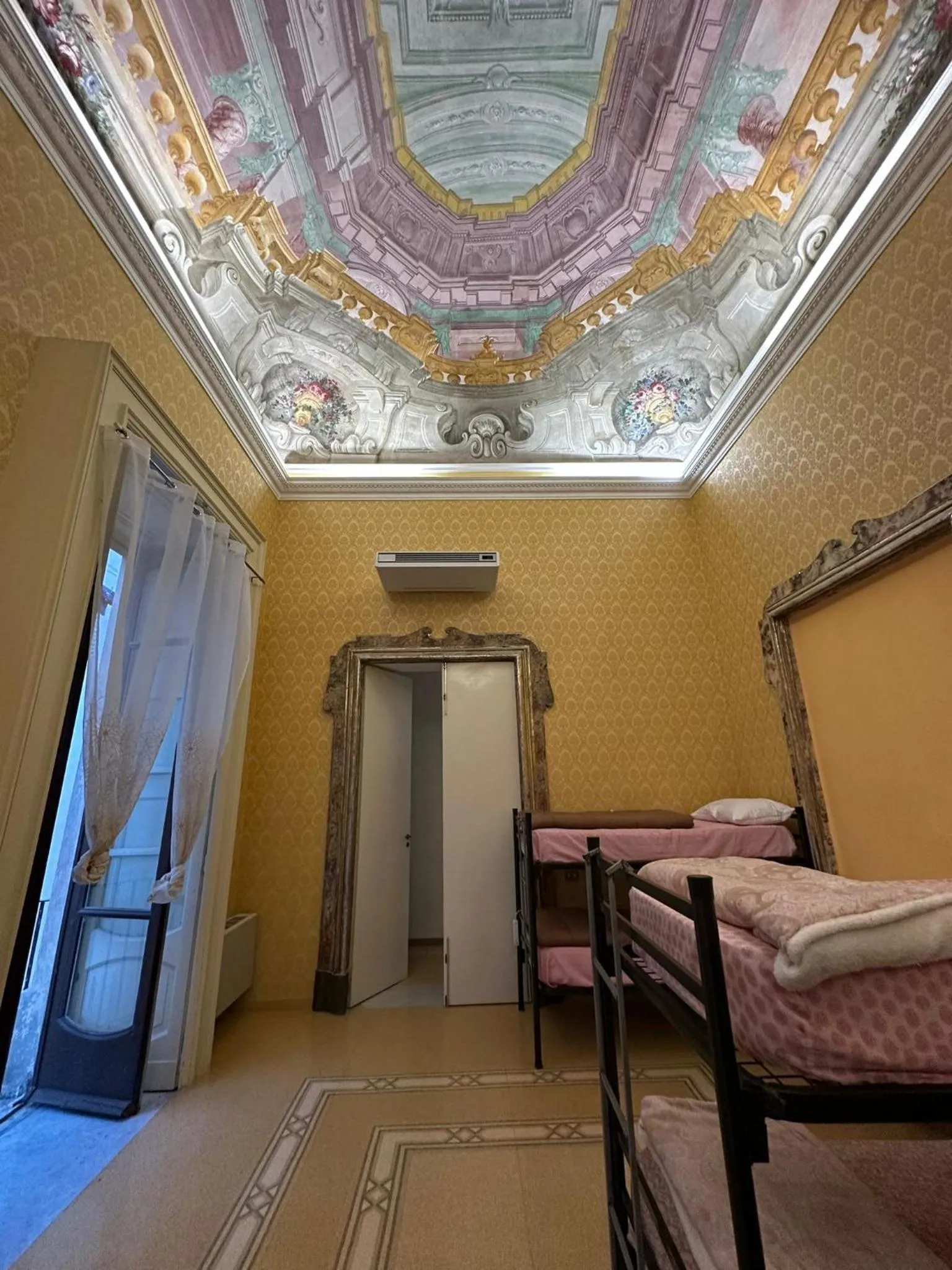 Bed in Salerno Experience Hostel