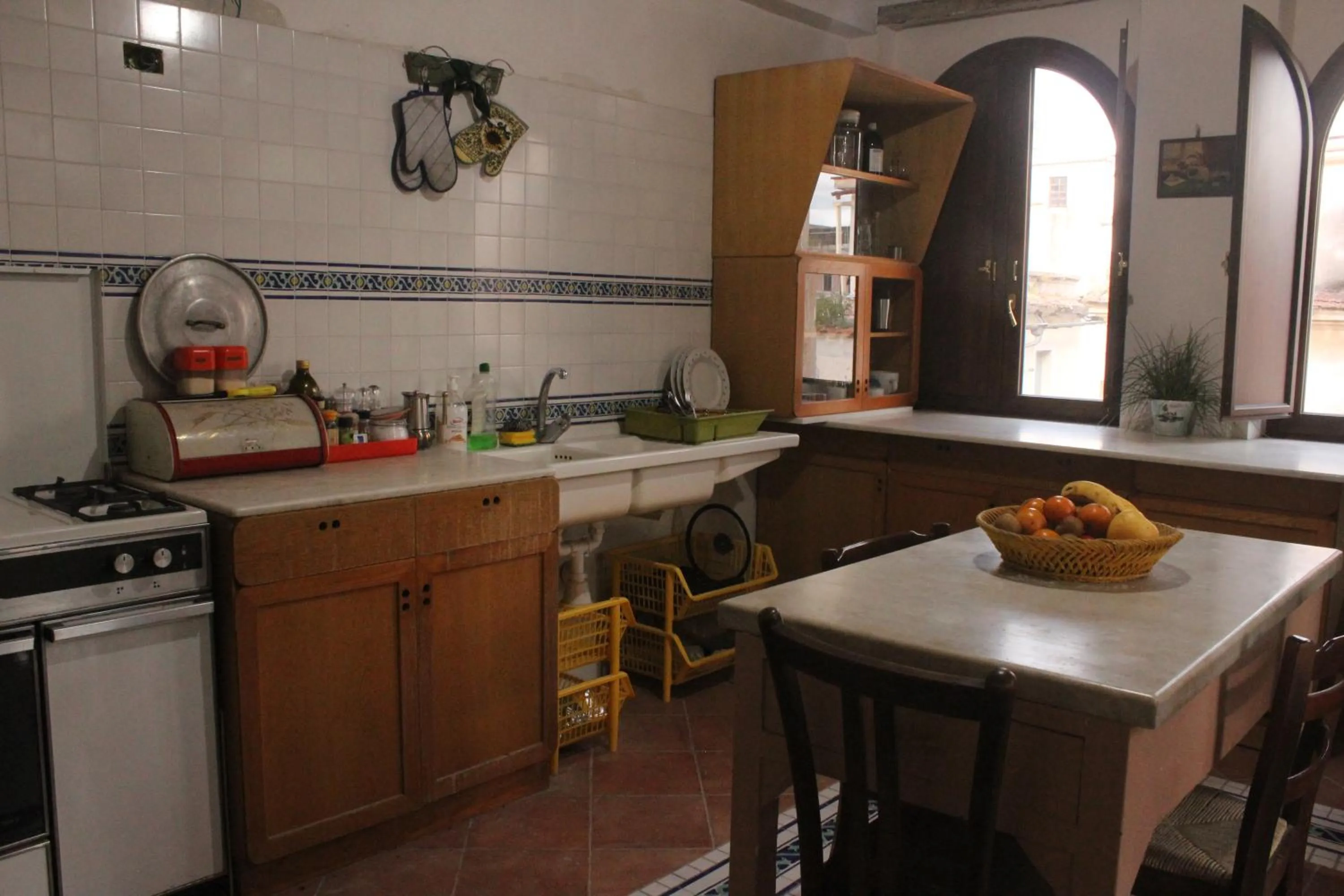 Kitchen or kitchenette in Salerno Experience Hostel