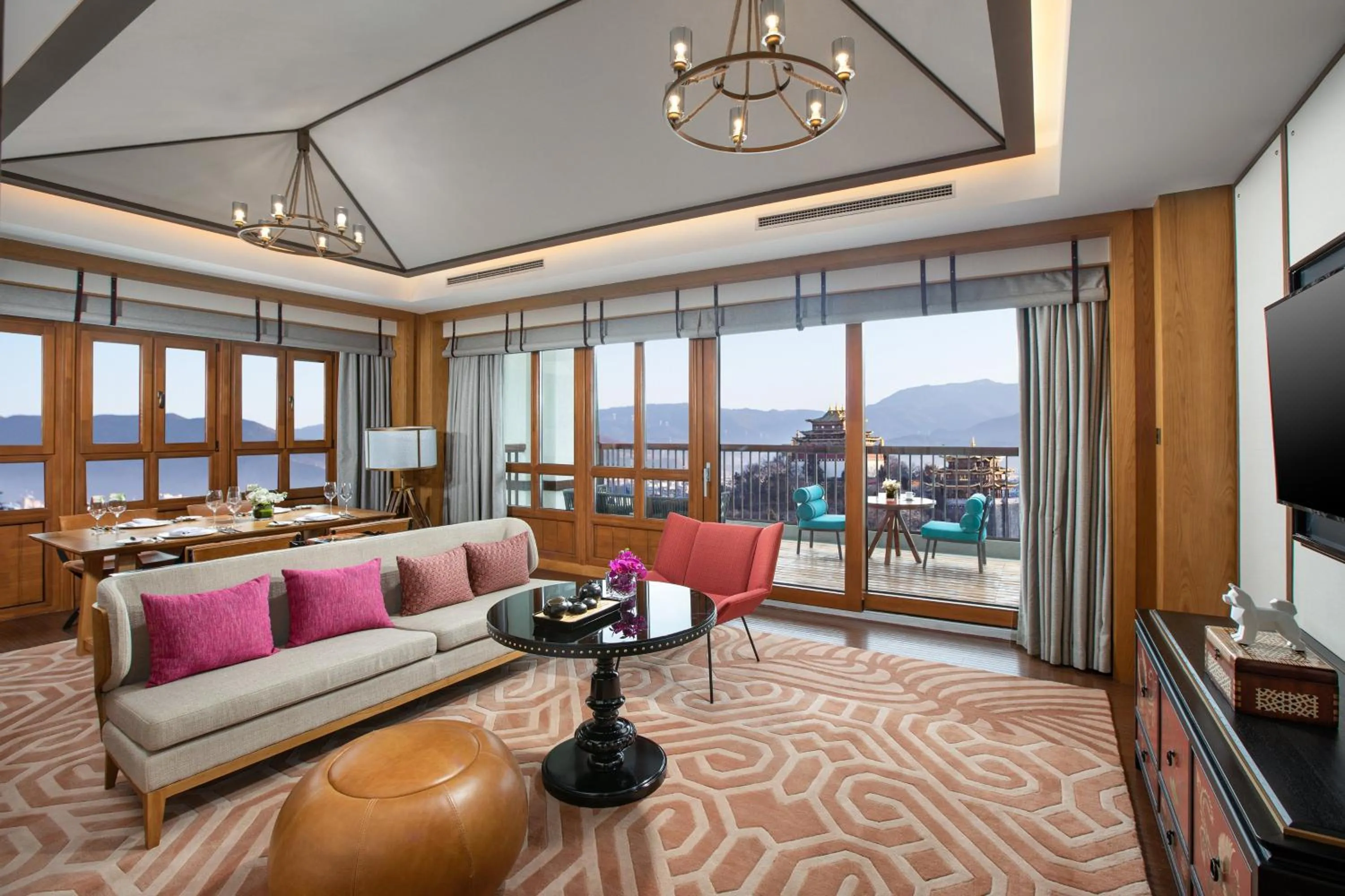 Photo of the whole room in Hotel Indigo Diqing Moonlight City by IHG