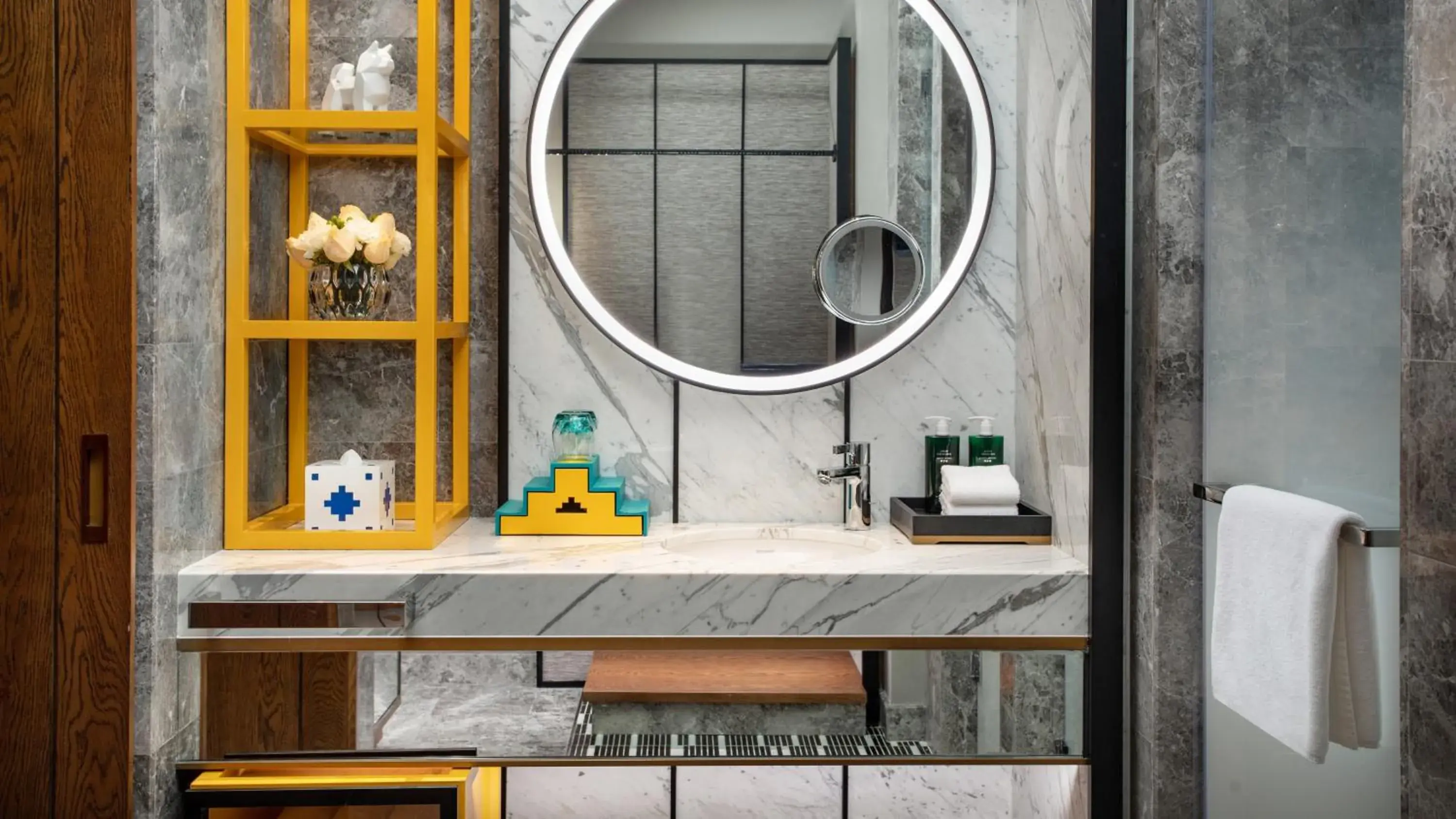 Premium Twin Room with Balcony in Hotel Indigo Diqing Moonlight City by IHG Premium Twin Room with Balcony in Hotel Indigo Diqing Moonlight City by IHG