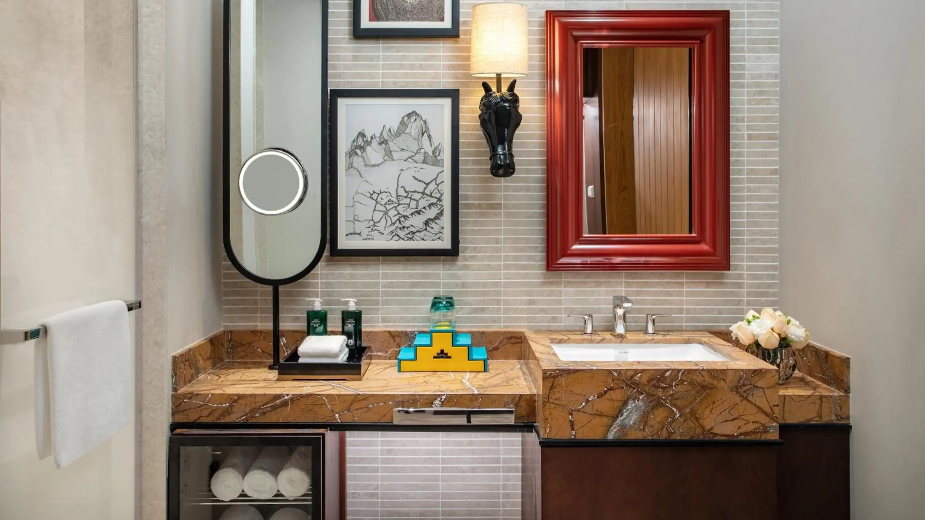 Premium Twin Room with Ancient Town View in Hotel Indigo Diqing Moonlight City by IHG Premium Twin Room with Ancient Town View in Hotel Indigo Diqing Moonlight City by IHG