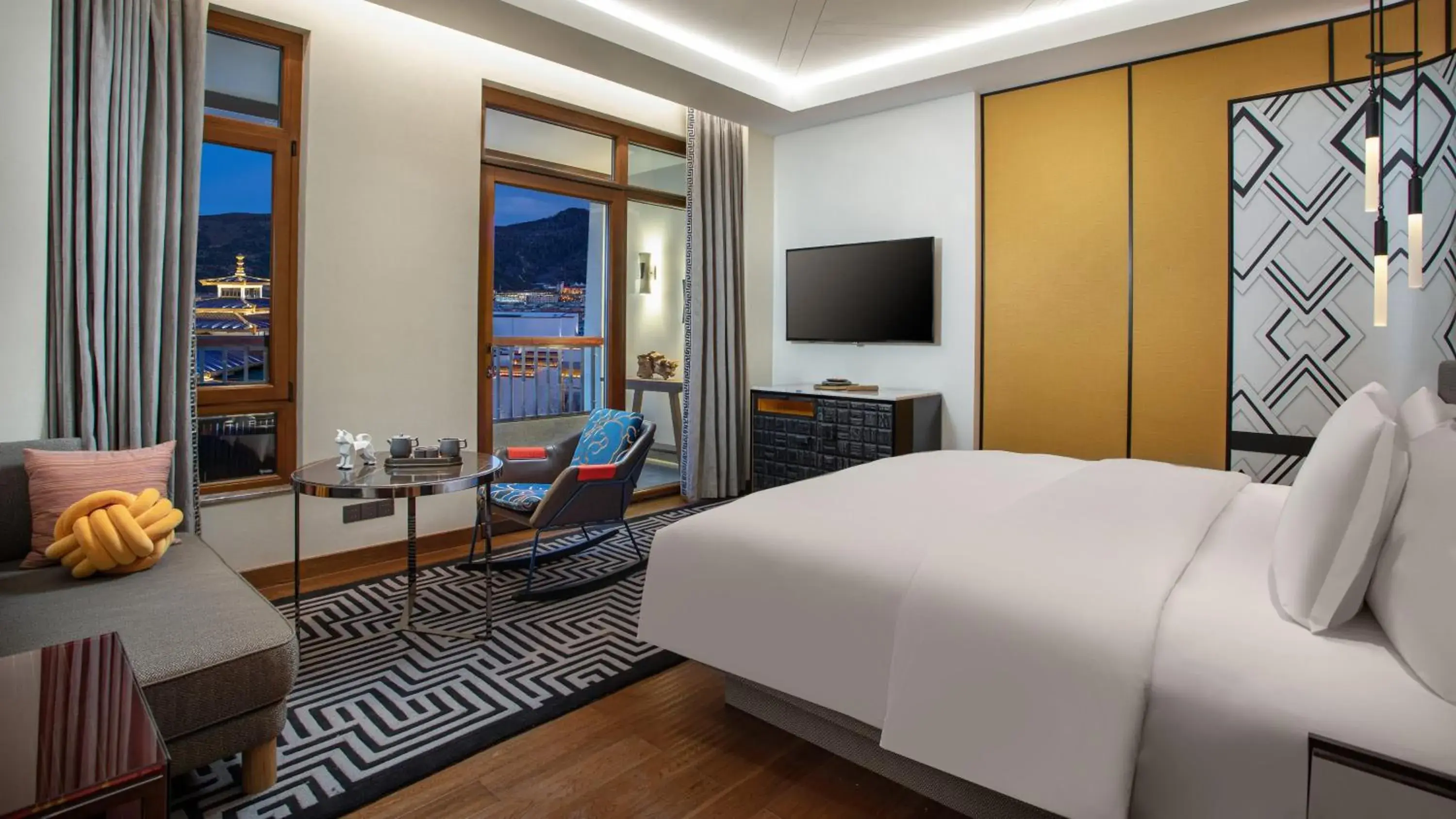 Premium King Room with Balcony in Hotel Indigo Diqing Moonlight City by IHG Premium King Room with Balcony in Hotel Indigo Diqing Moonlight City by IHG