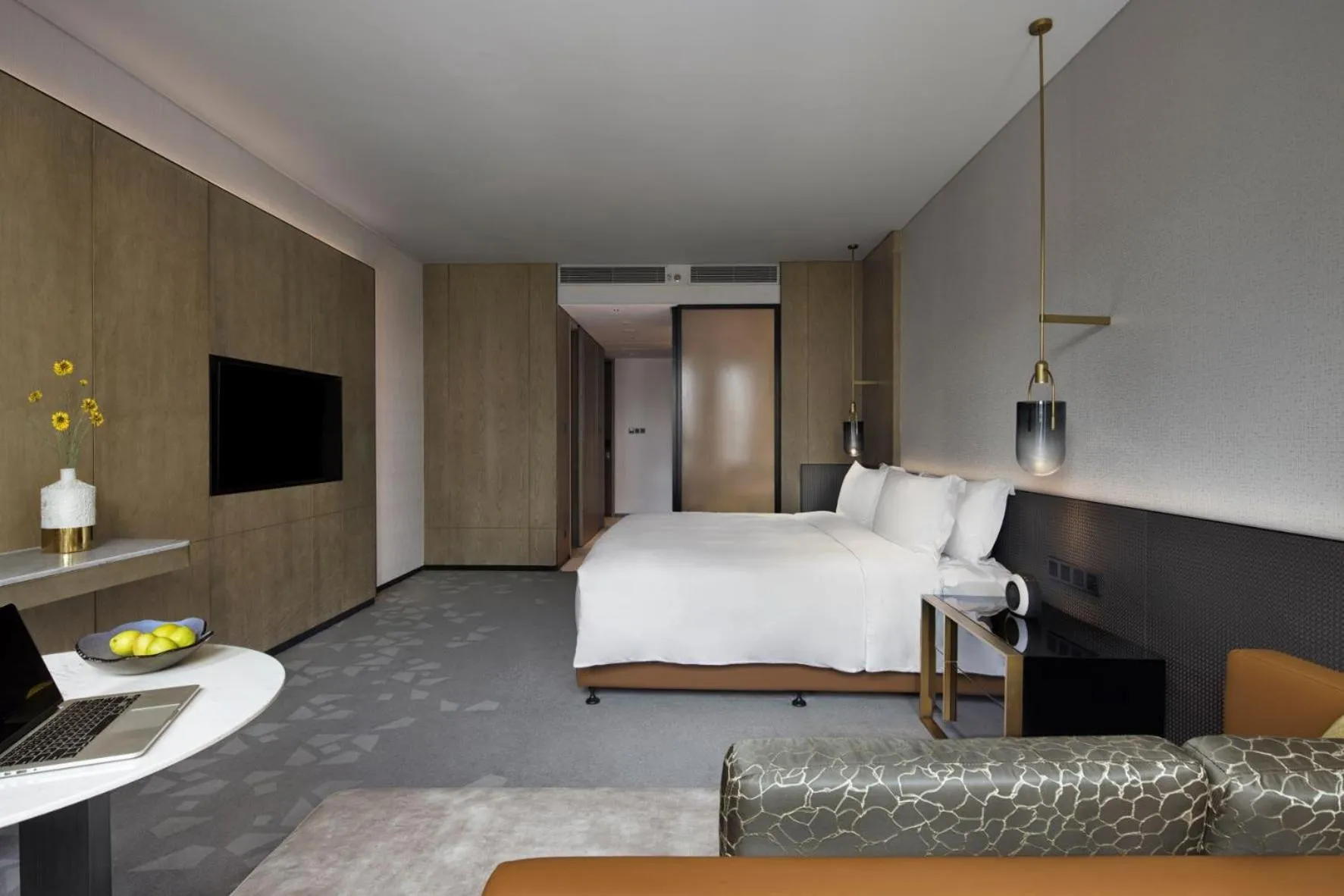 Photo of the whole room, Bed in InterContinental Foshan DongPing