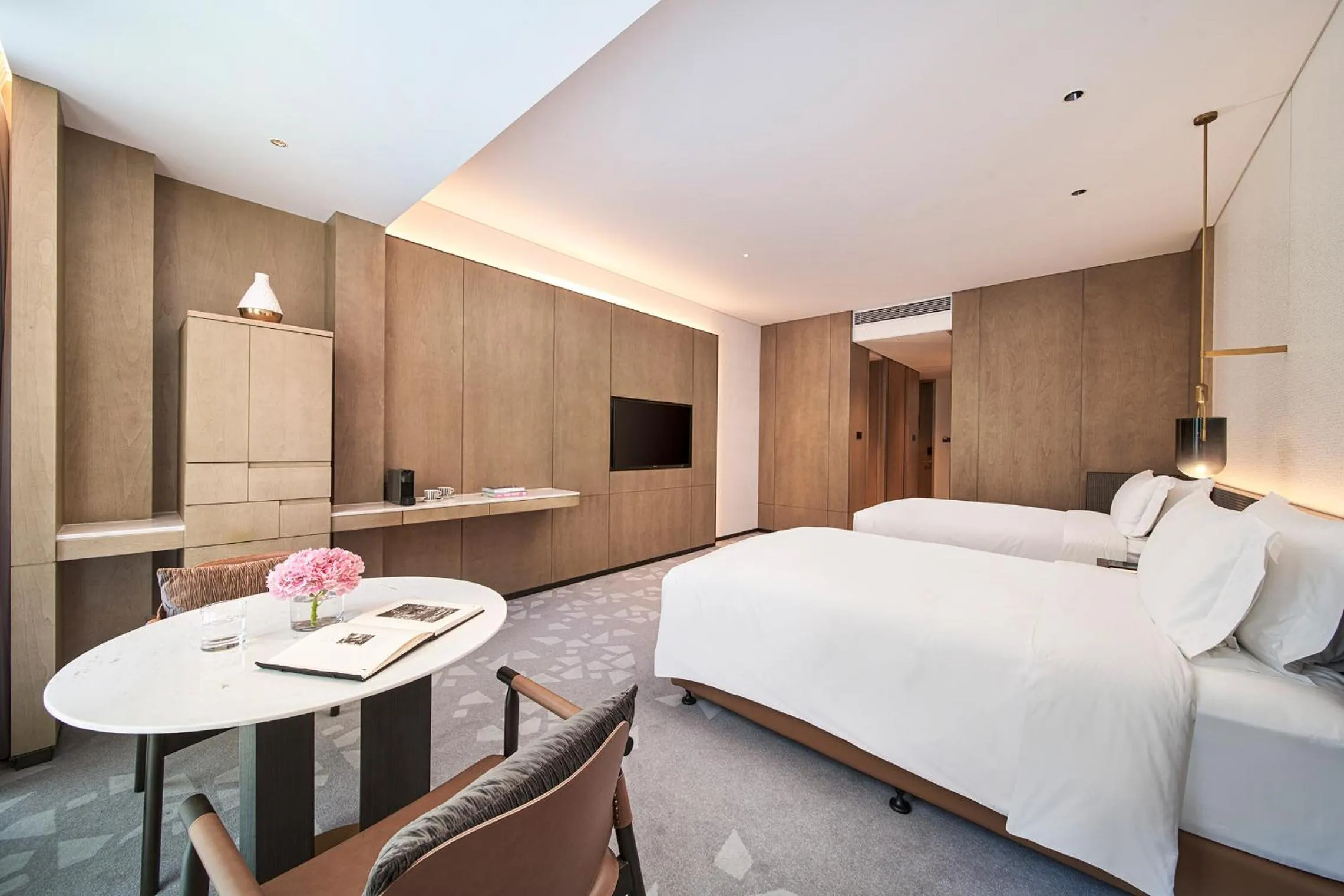 Photo of the whole room, Bed in InterContinental Foshan DongPing