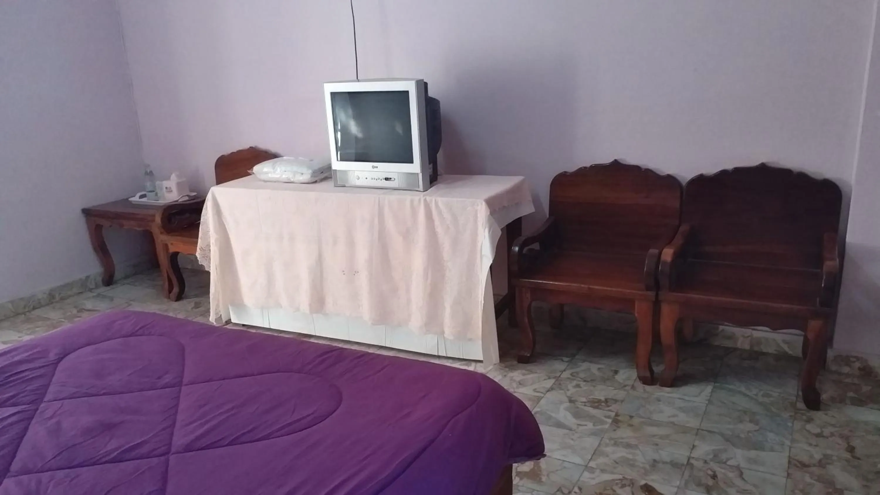 Photo of the whole room in The 99 Inn Hotel