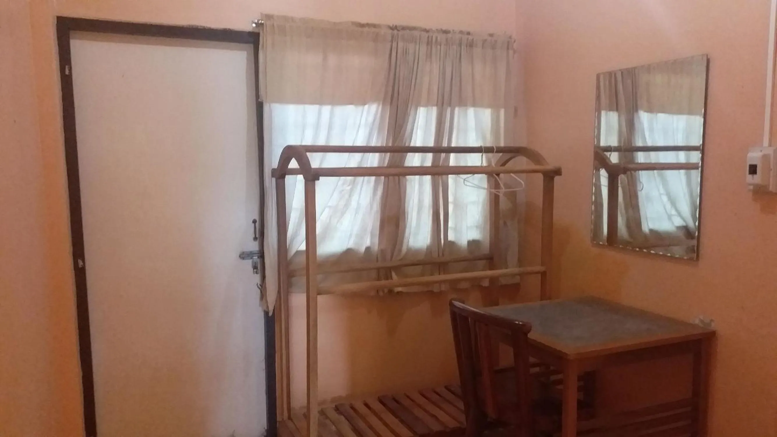 Photo of the whole room in The 99 Inn Hotel