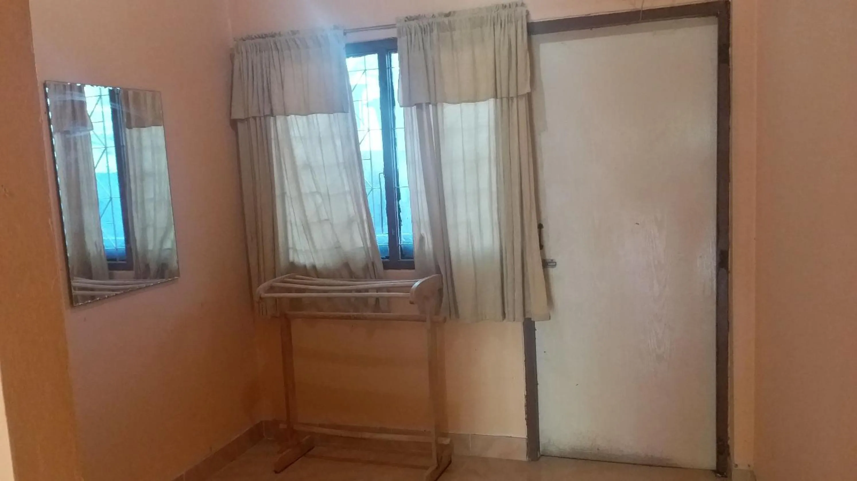 Photo of the whole room in The 99 Inn Hotel