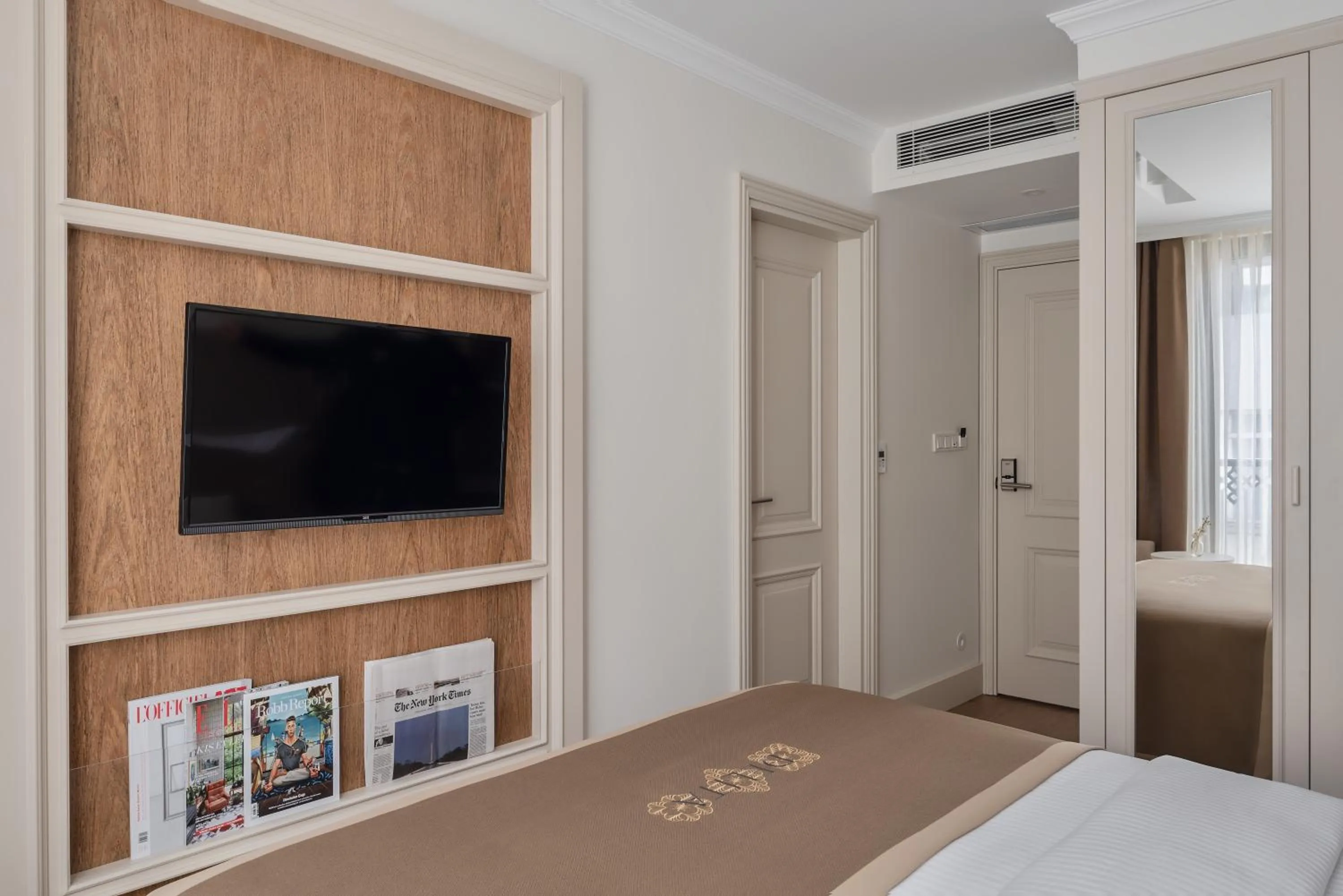 TV and multimedia, Bed in Delita City Hotel