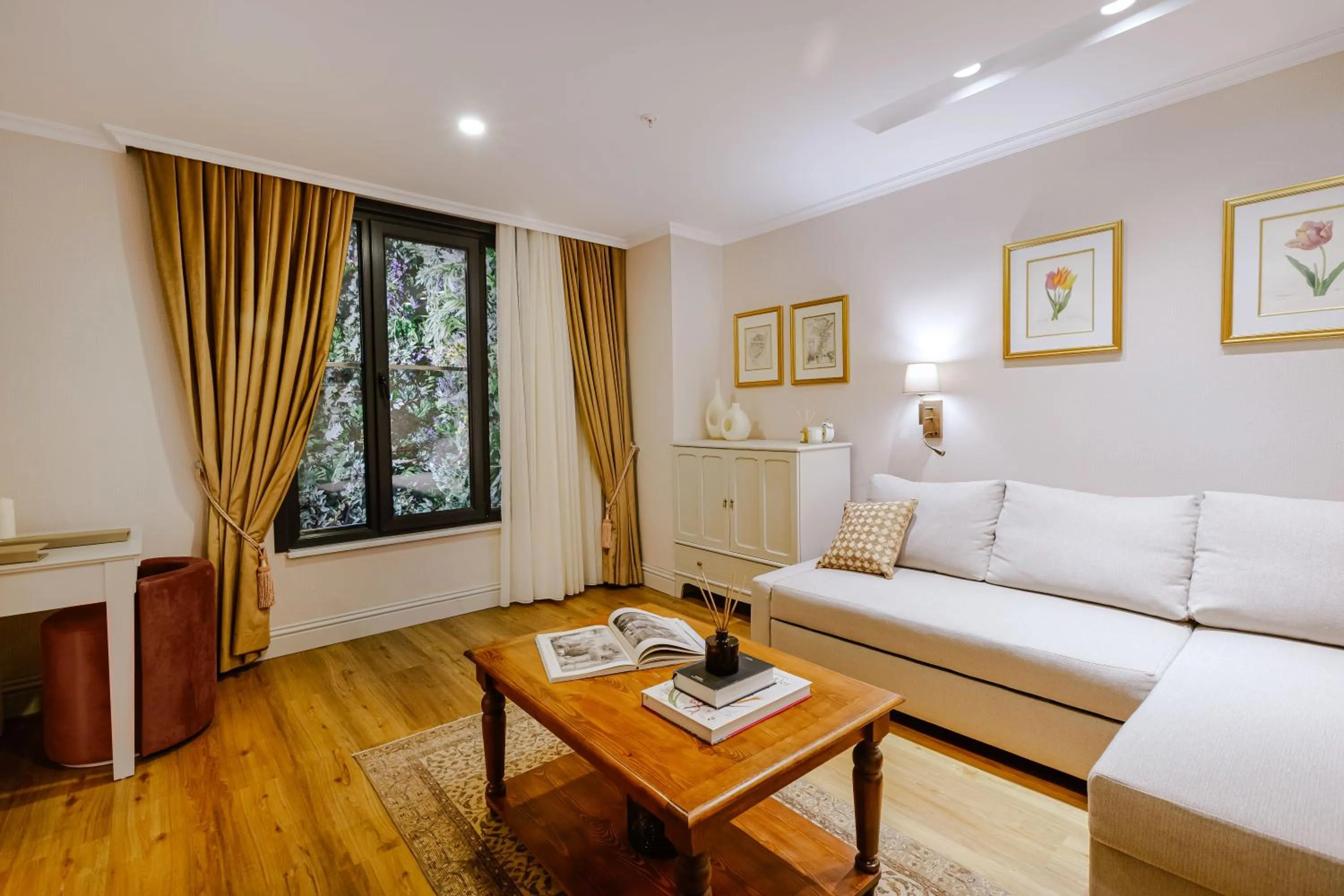 Living room in Delita City Hotel