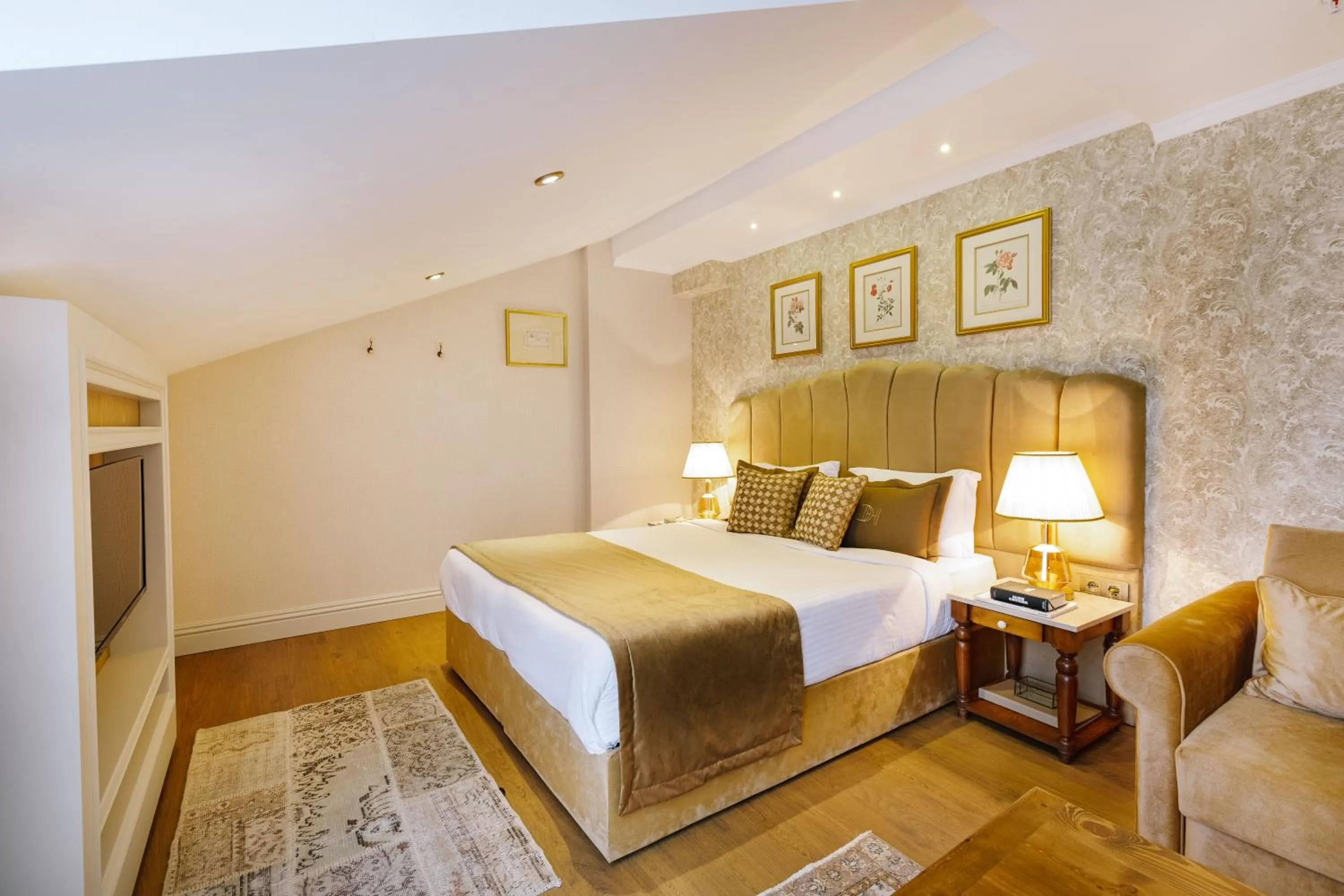 Bedroom, Bed in Delita City Hotel