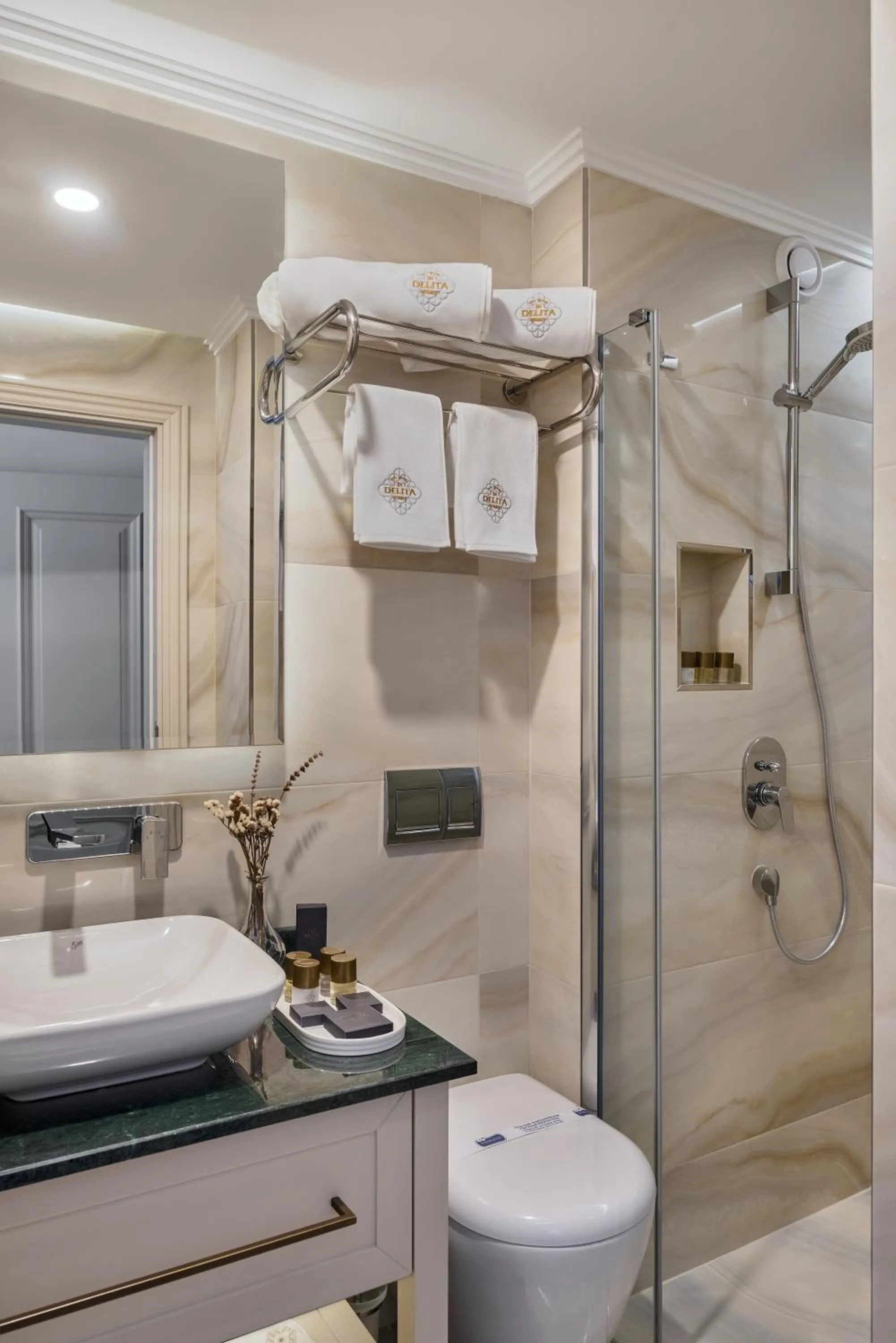 Bathroom in Delita City Hotel