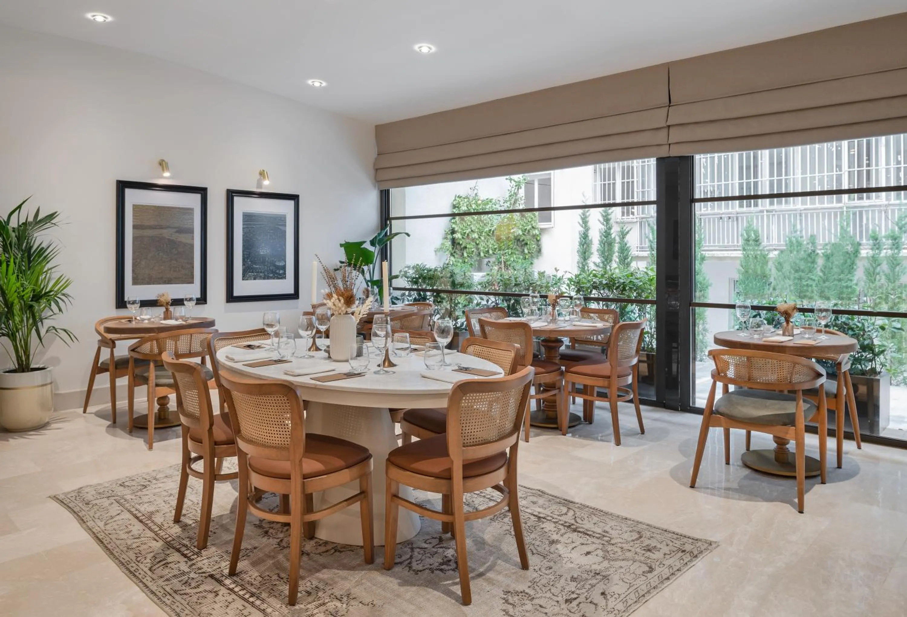 Restaurant/places to eat in Delita City Hotel