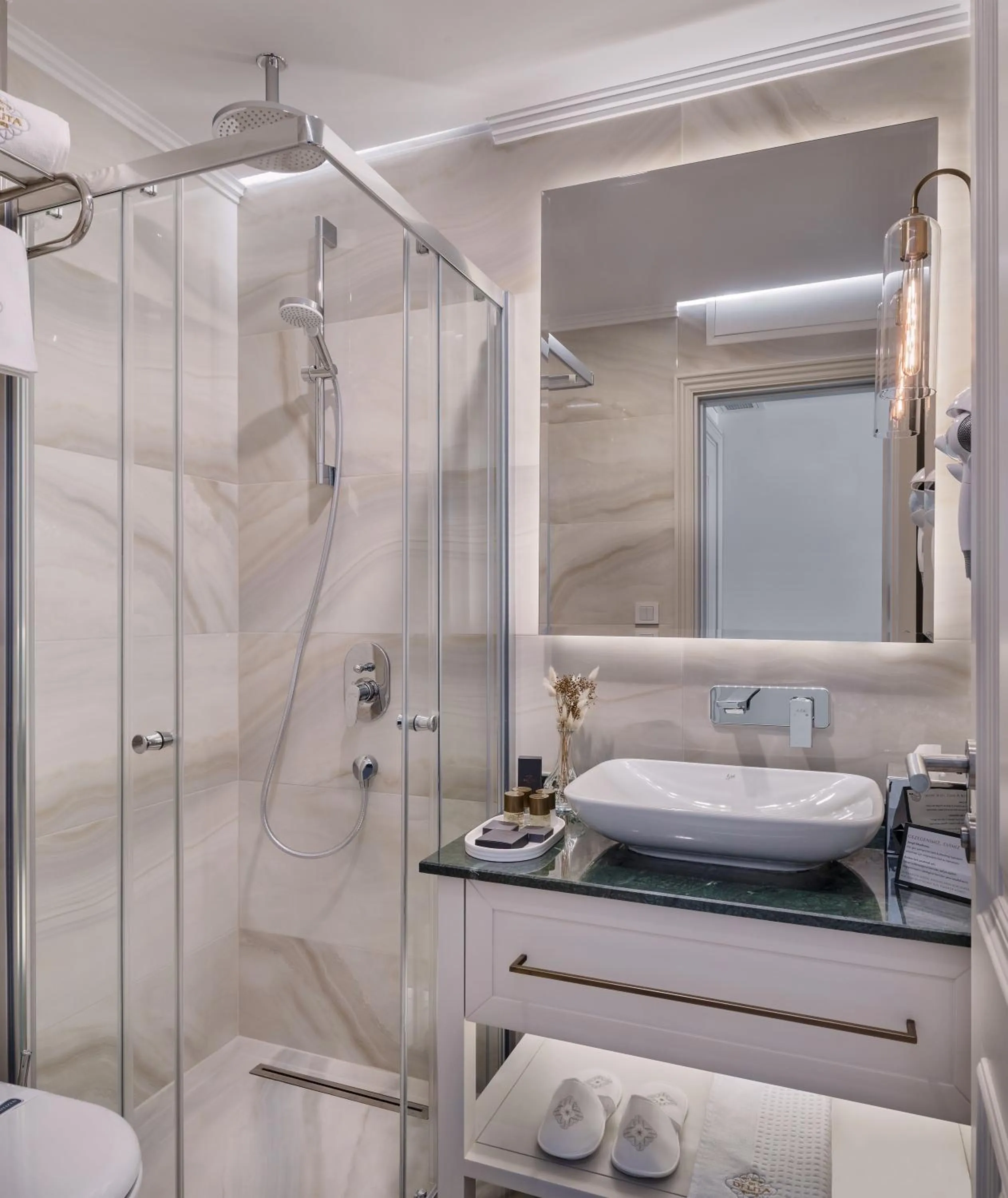 Bathroom in Delita City Hotel