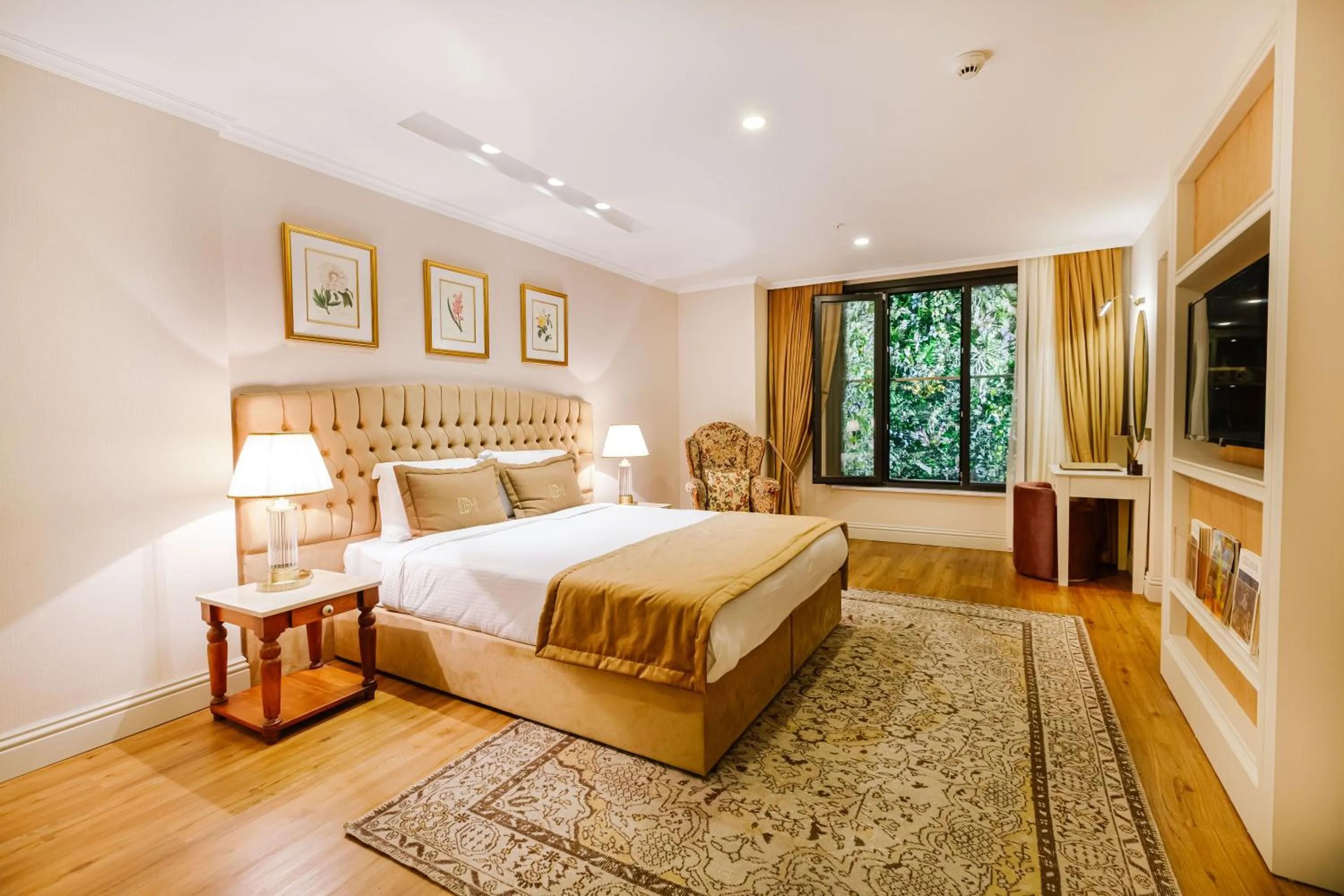 Photo of the whole room, Bed in Delita City Hotel