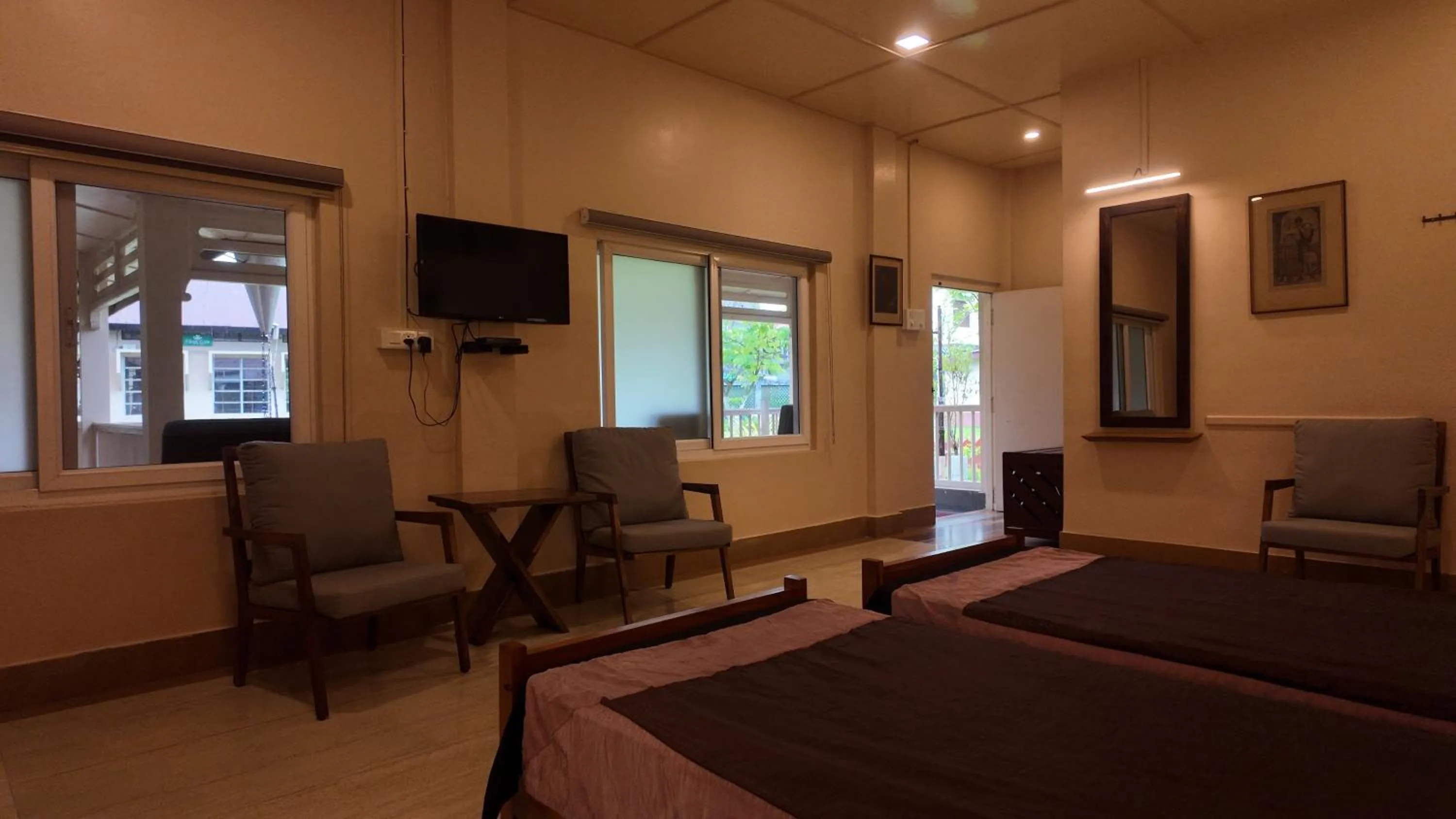 Communal lounge/ TV room, Bed in Golaghat Gymkhana