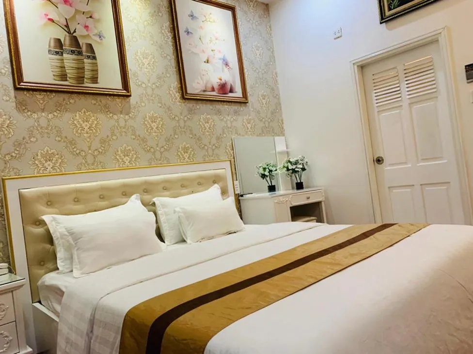 Bedroom, Bed in Hotel Nhất Ly