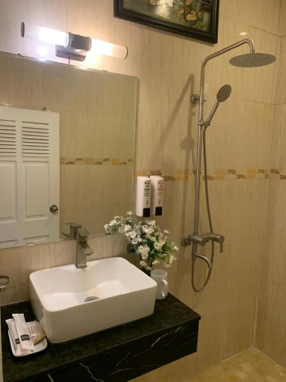 Bathroom in Hotel Nhất Ly