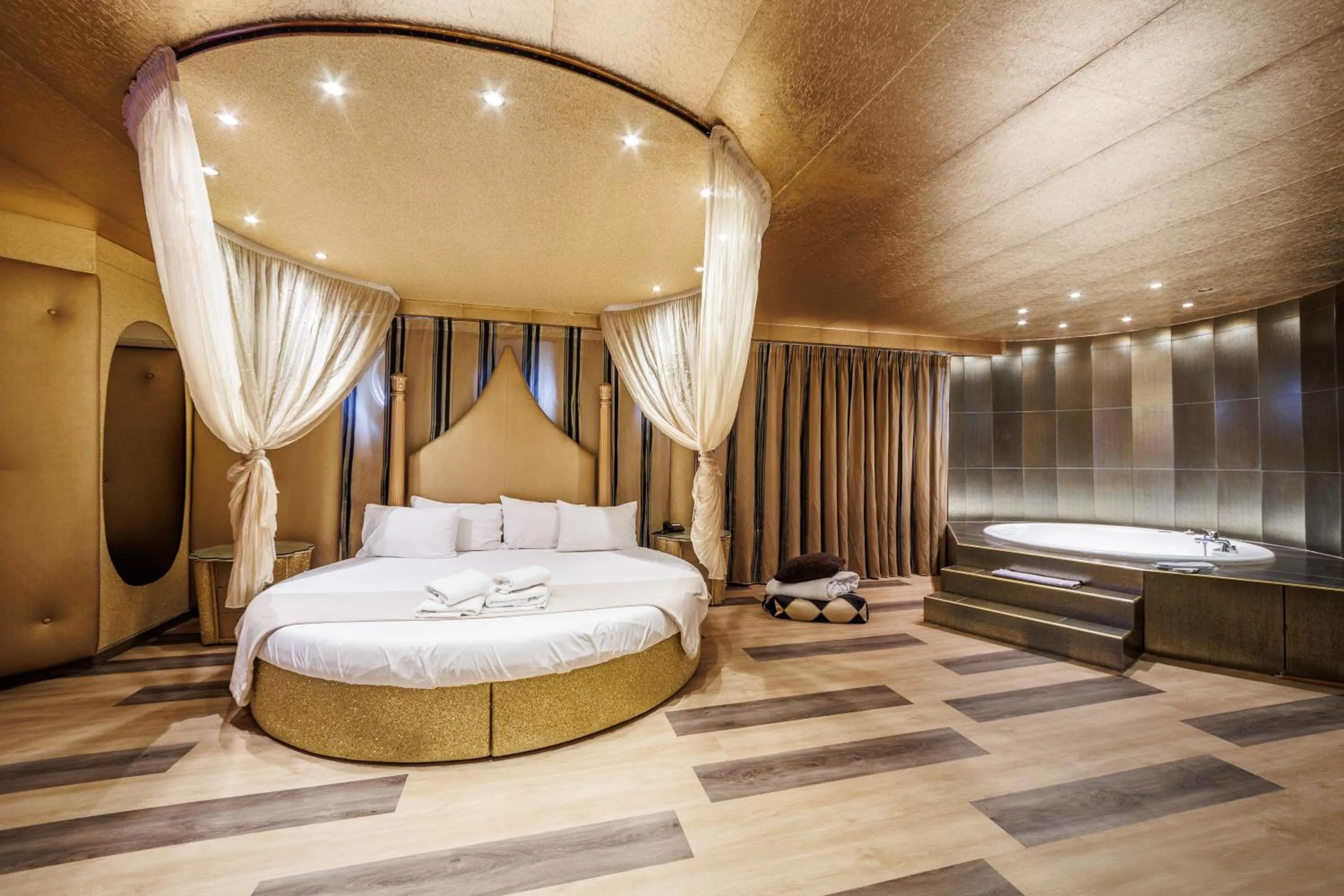 Bedroom, Bed in Aachen