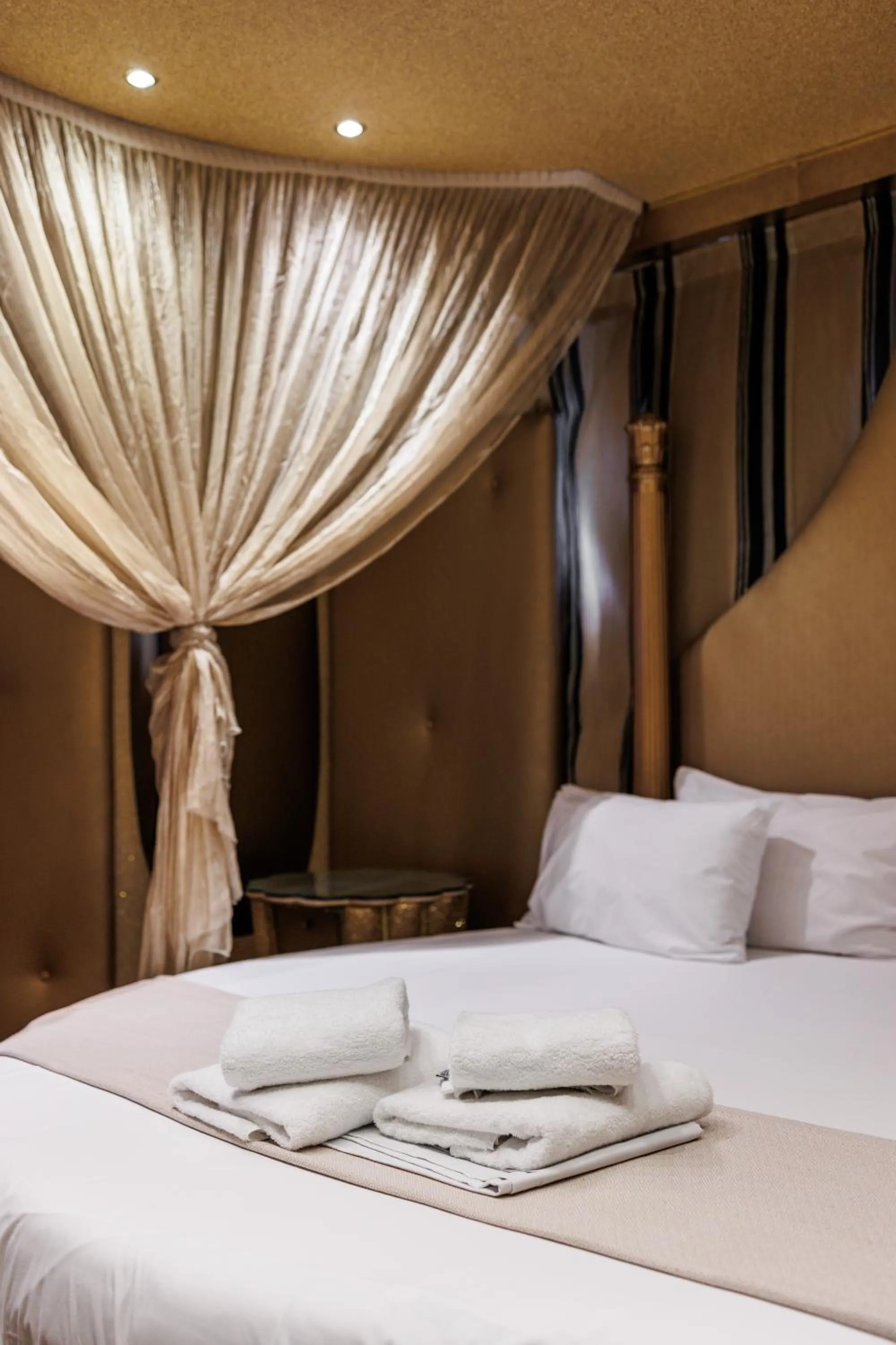 Bedroom, Bed in Aachen