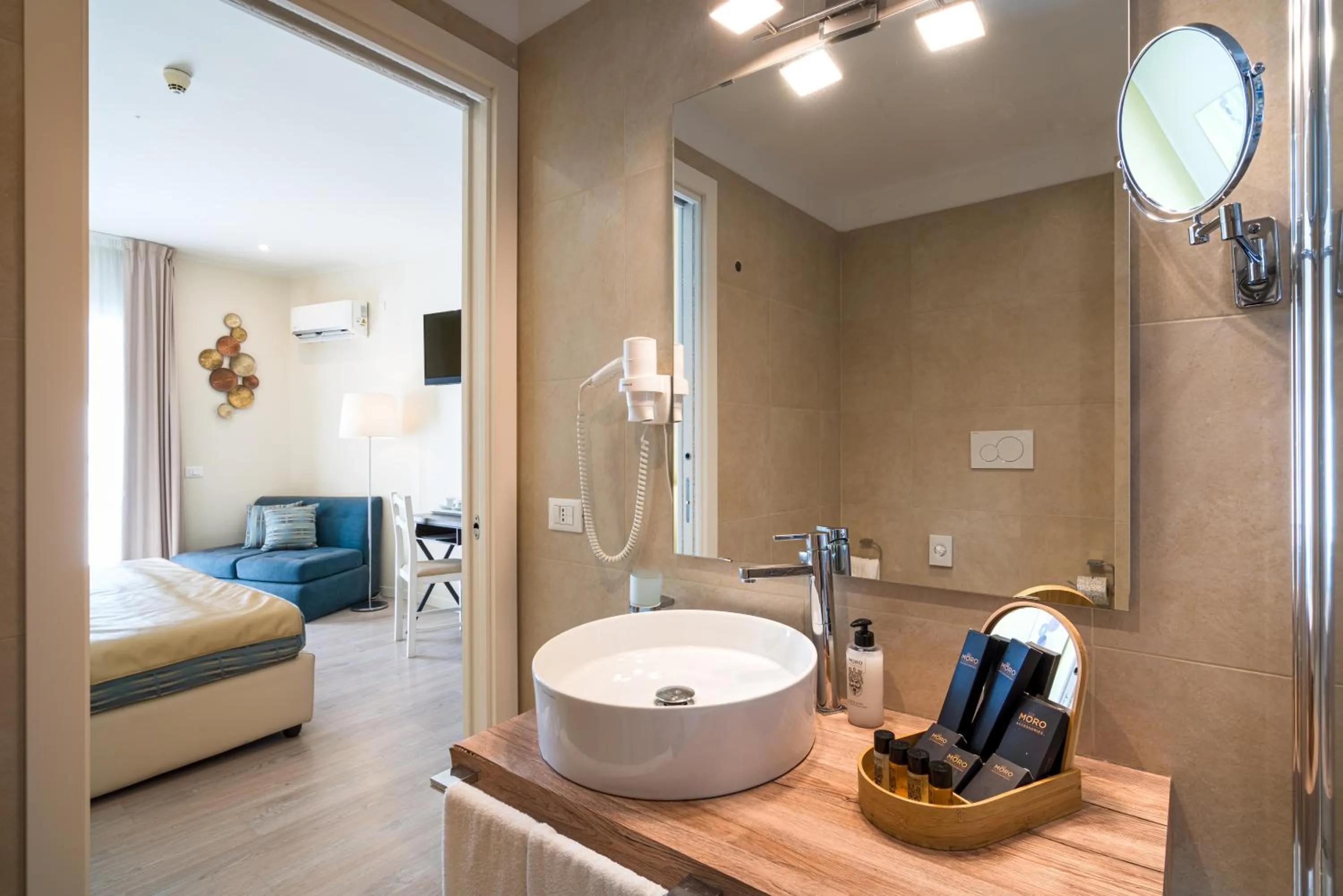 Bathroom, Bed in Hotel Rivage Taormina