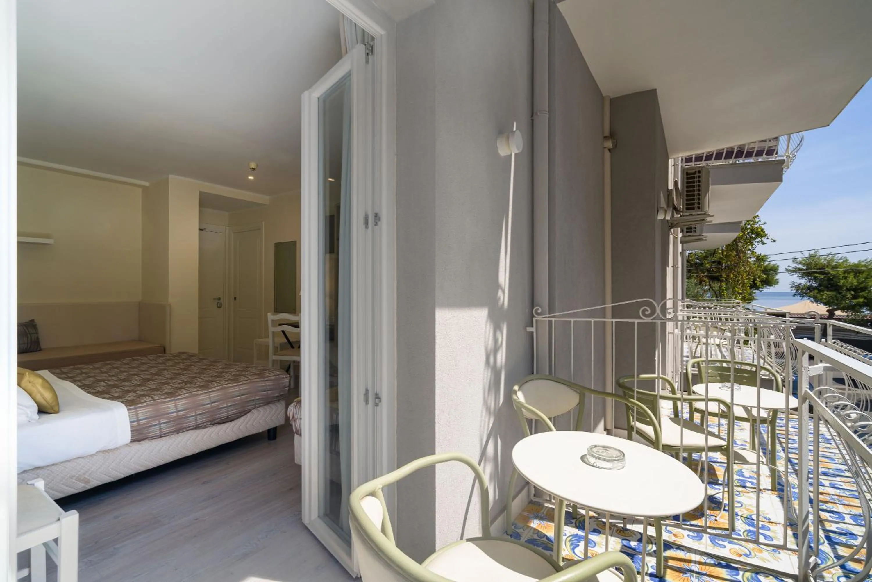 Photo of the whole room, Bed in Hotel Rivage Taormina