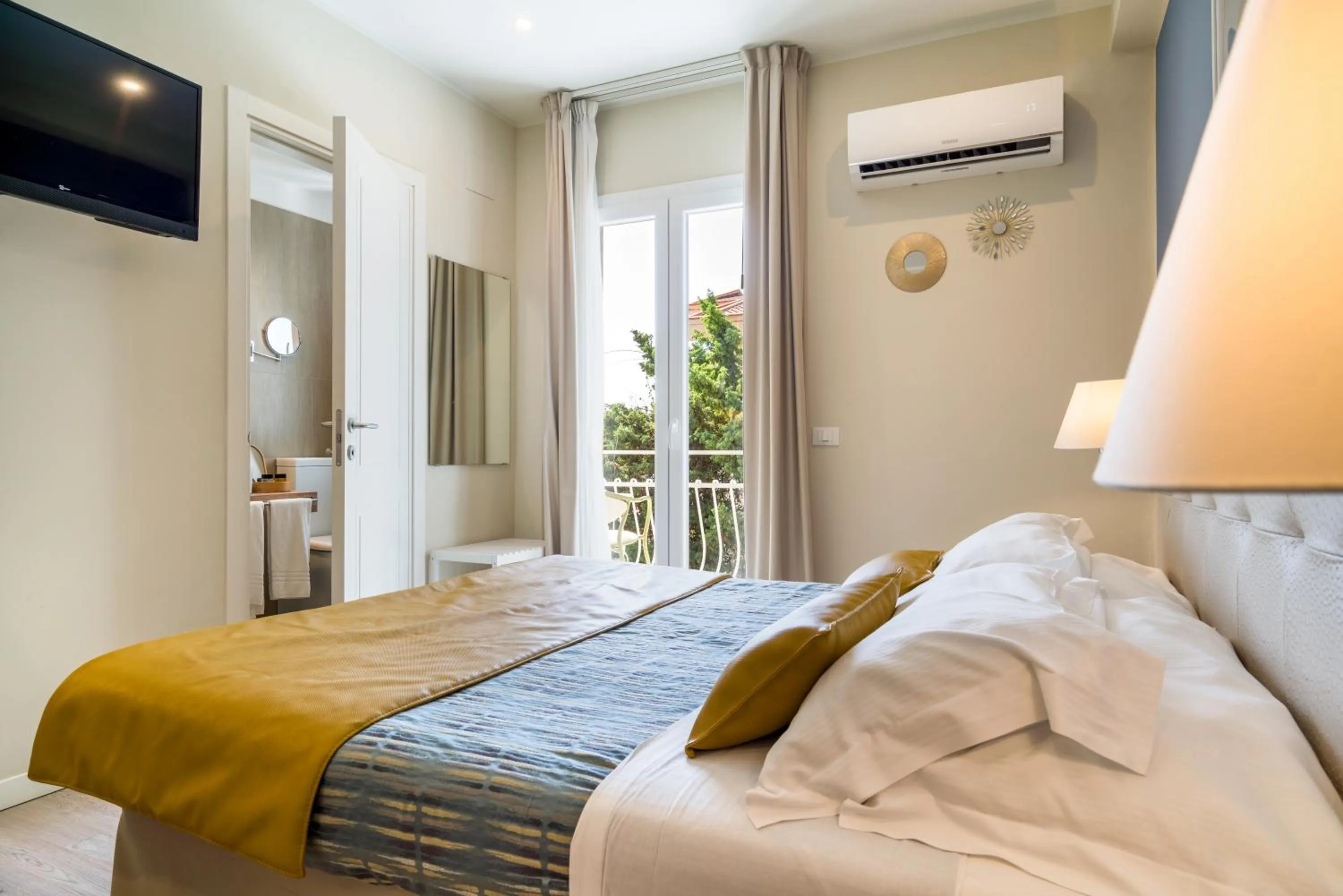 Double or Twin Room with Side Sea View - single occupancy in Hotel Rivage Taormina