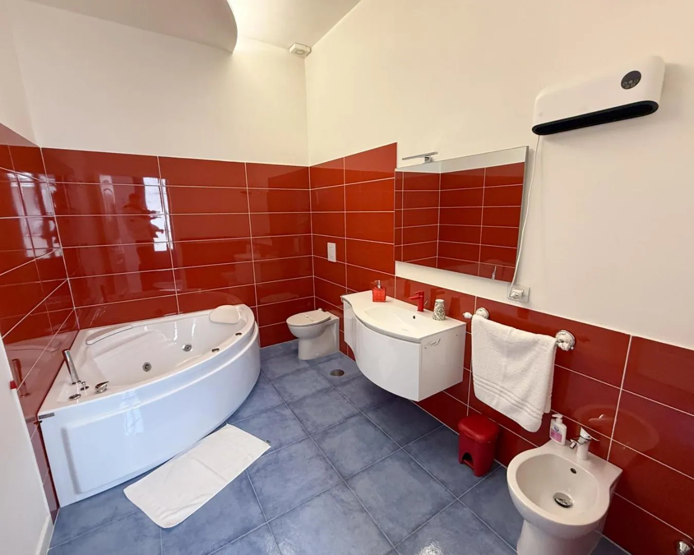 Hot Tub in B&B SOGNANDO VIETRI e SPA ESCLUSIVA