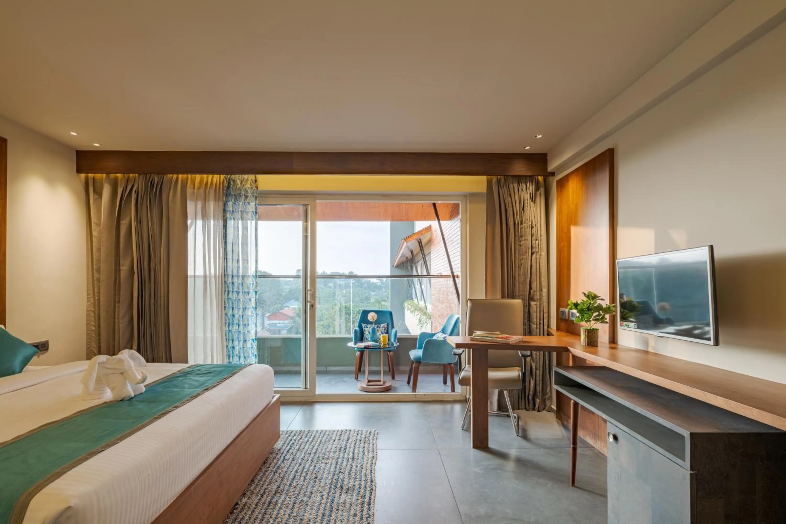 Communal lounge/ TV room, Bed in GRANDE IRIS