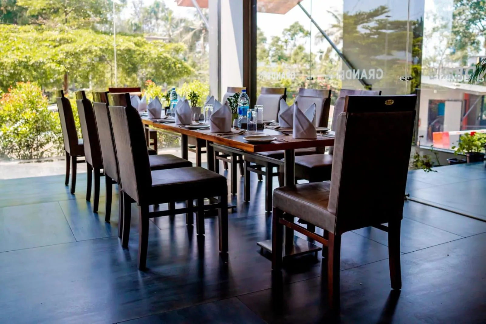 Restaurant/places to eat in GRANDE IRIS