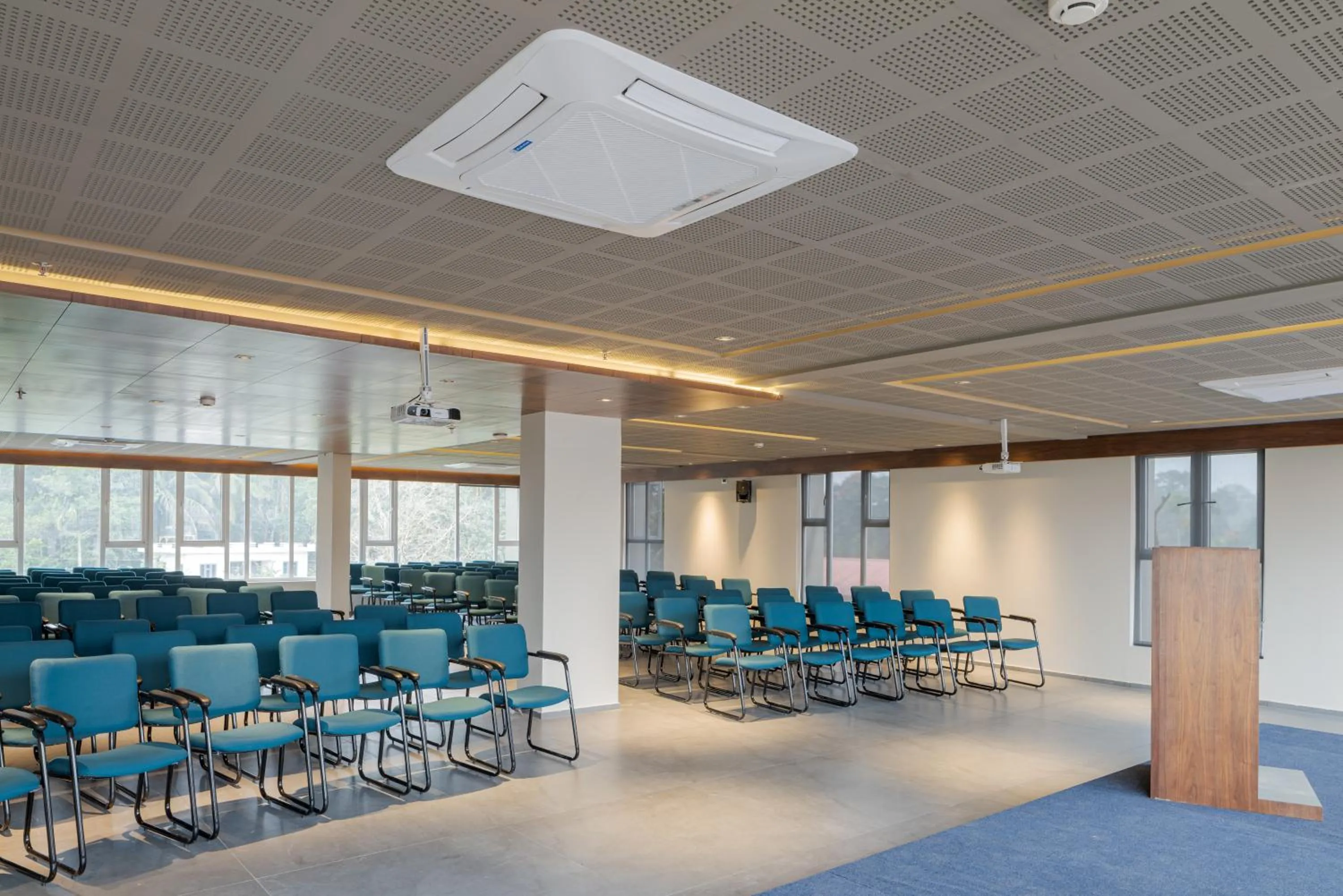 Business facilities in GRANDE IRIS