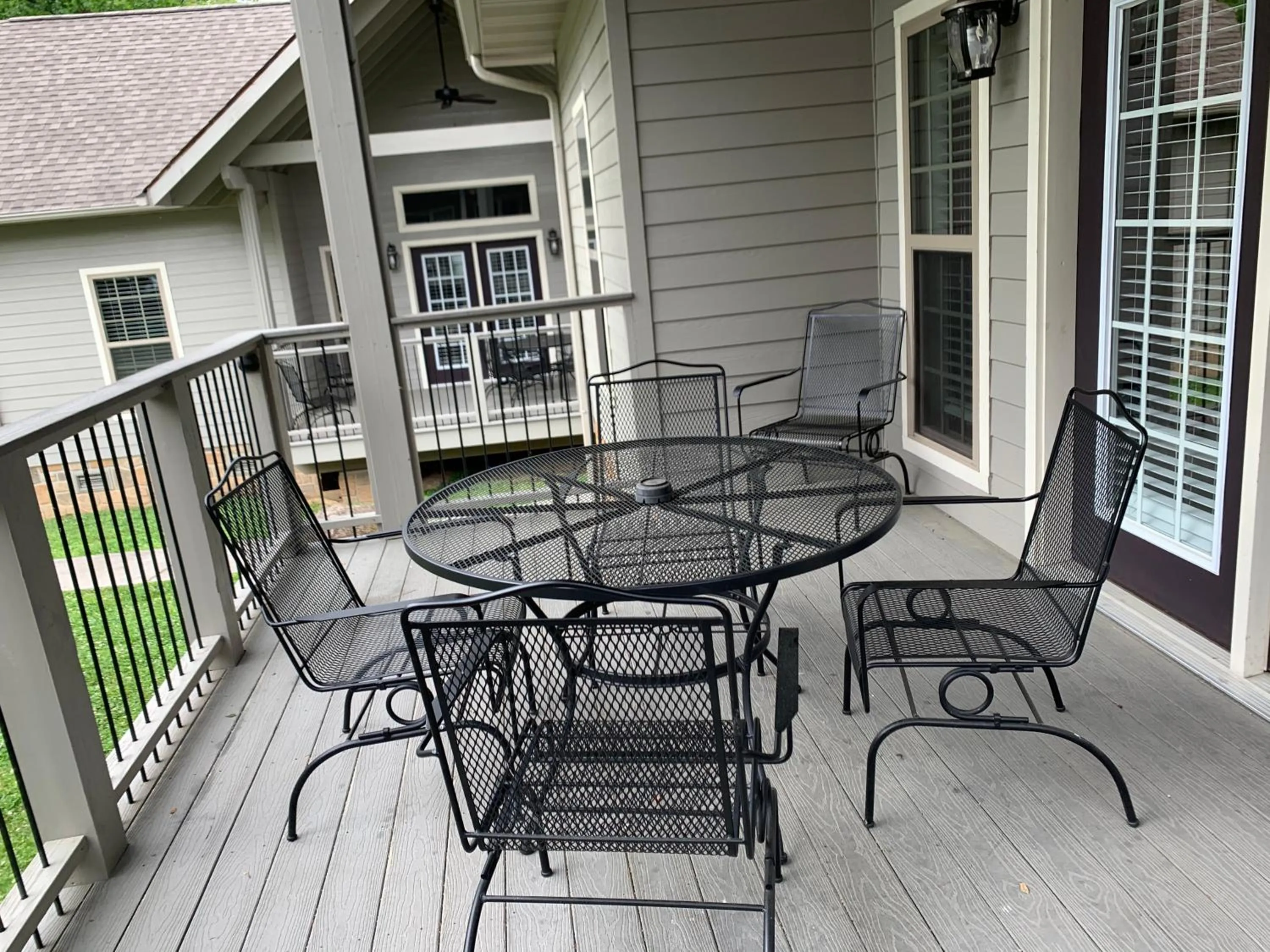 Carr's Northside Hotel and Cottages