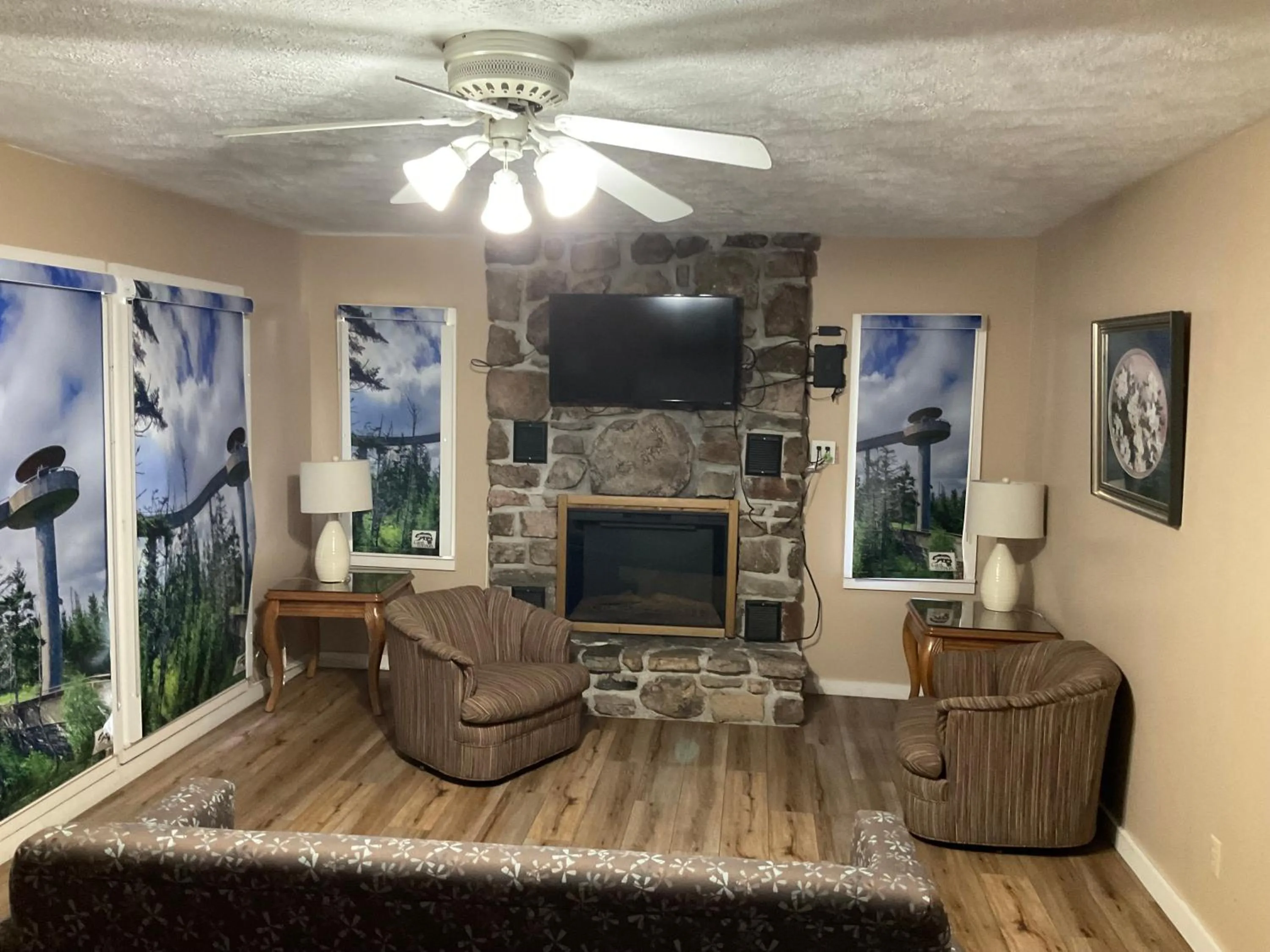 Carr's Northside Hotel and Cottages