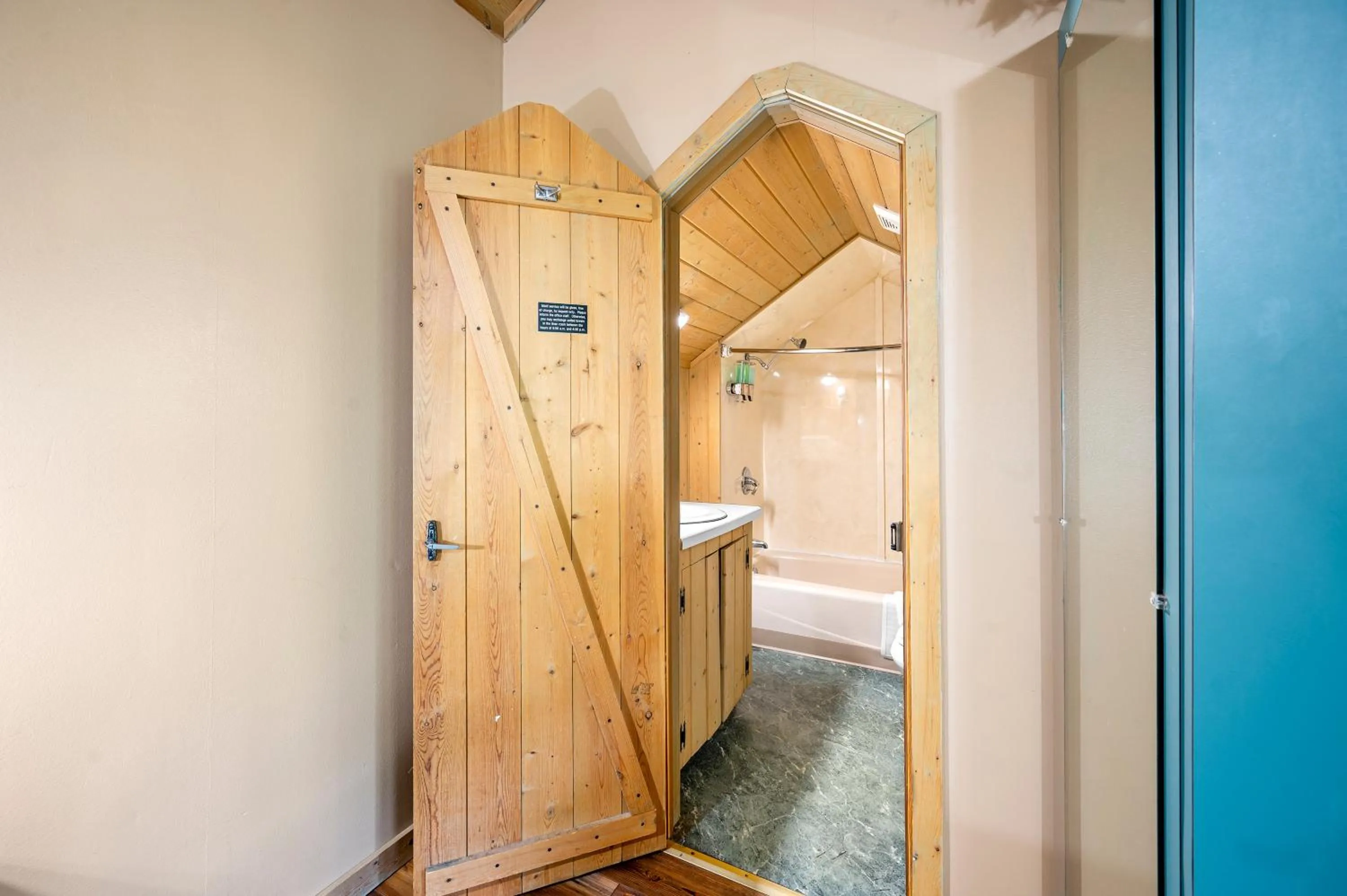 Carr's Northside Hotel and Cottages