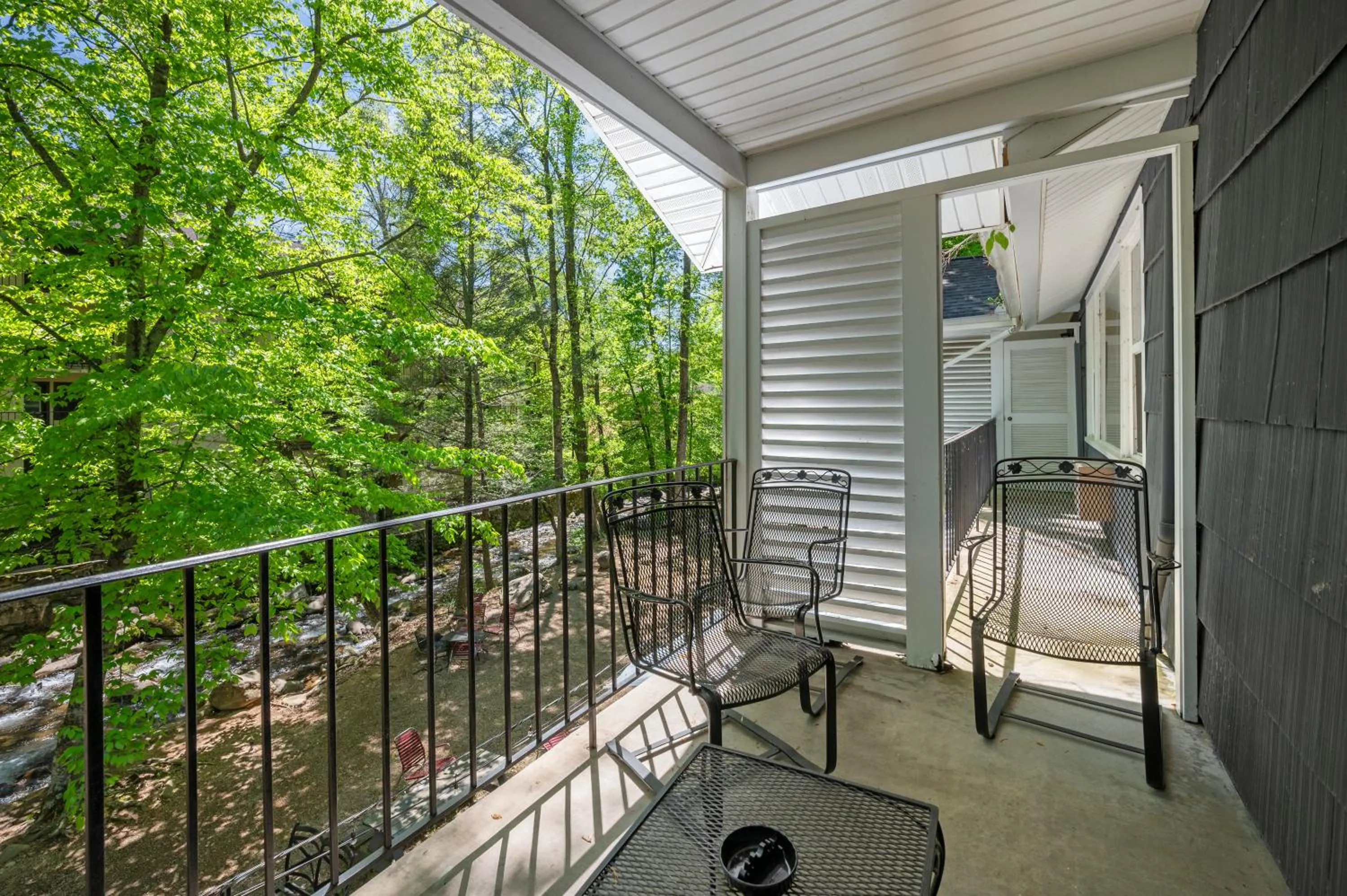 Carr's Northside Hotel and Cottages