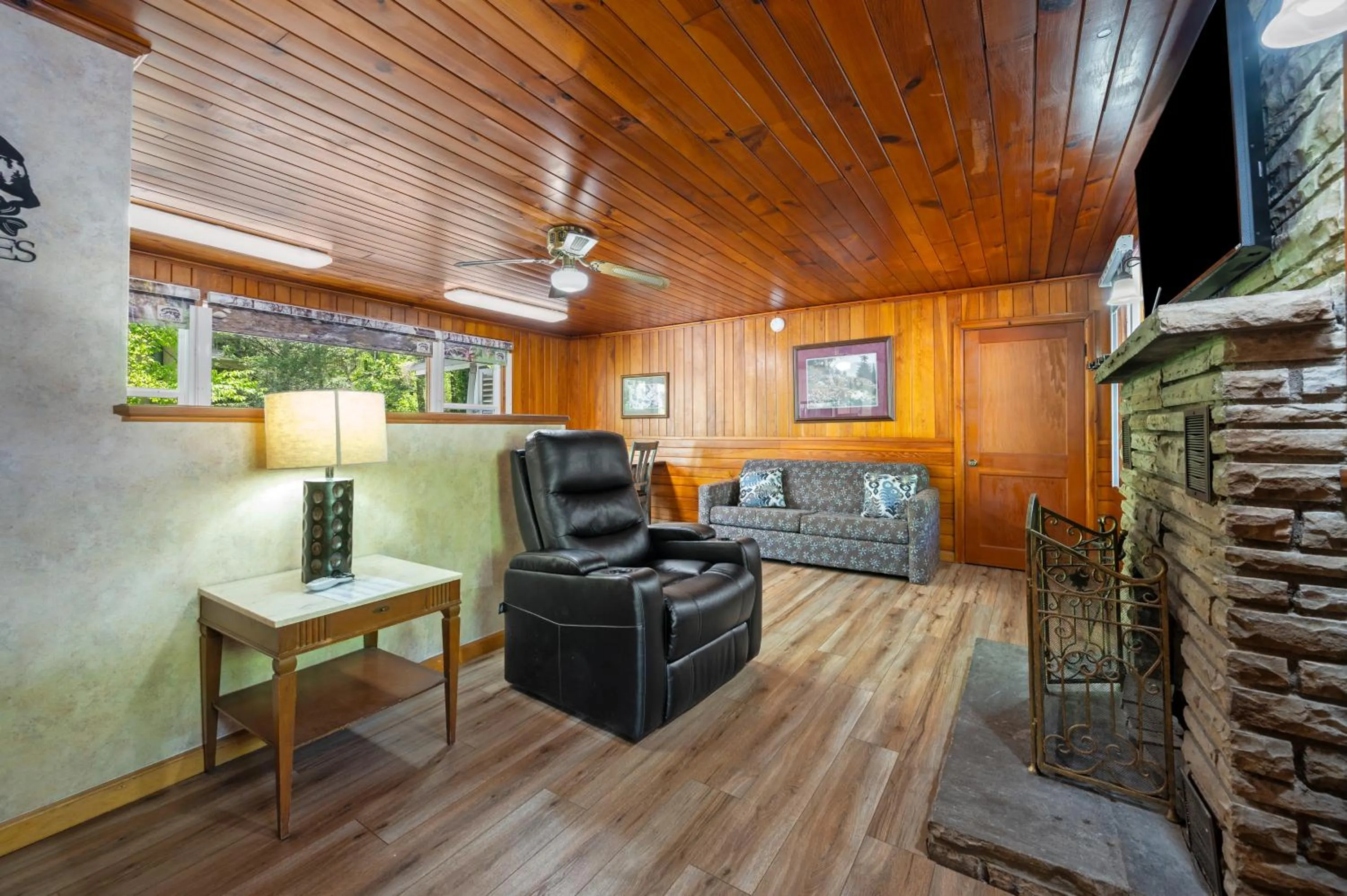 Carr's Northside Hotel and Cottages