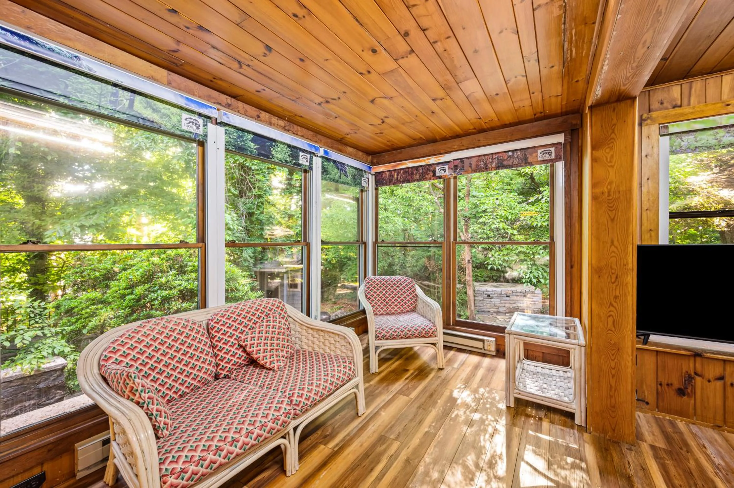 Carr's Northside Hotel and Cottages